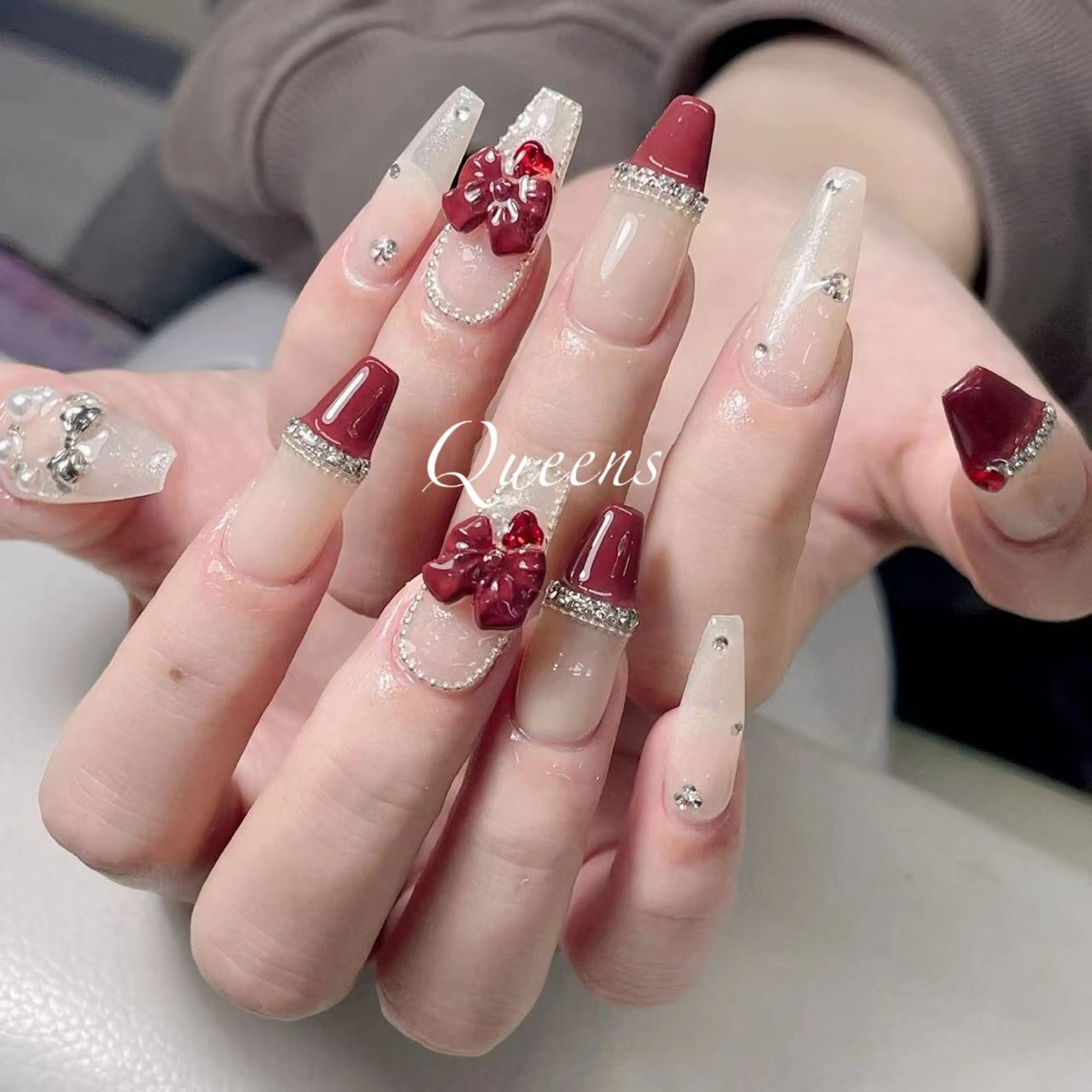 ネイル ハンドネイル Queens テイのネイルデザイン