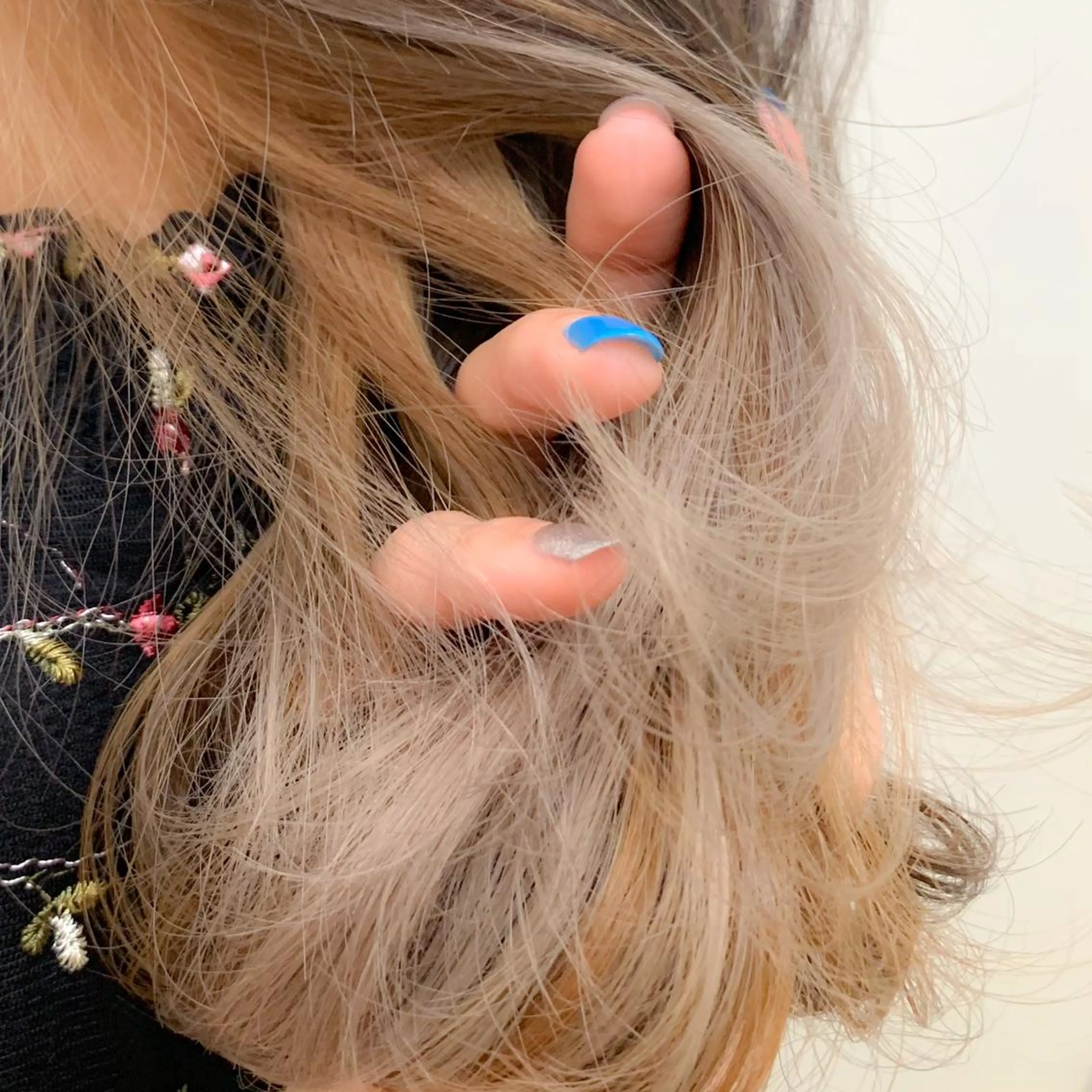 セミロング カラー ブリーチ インナーカラー シルバー ヘアカラー トリートメント ヘッドスパ ✨カラー支持No.1 🧸ワキ カナコ🧸のヘアスタイル