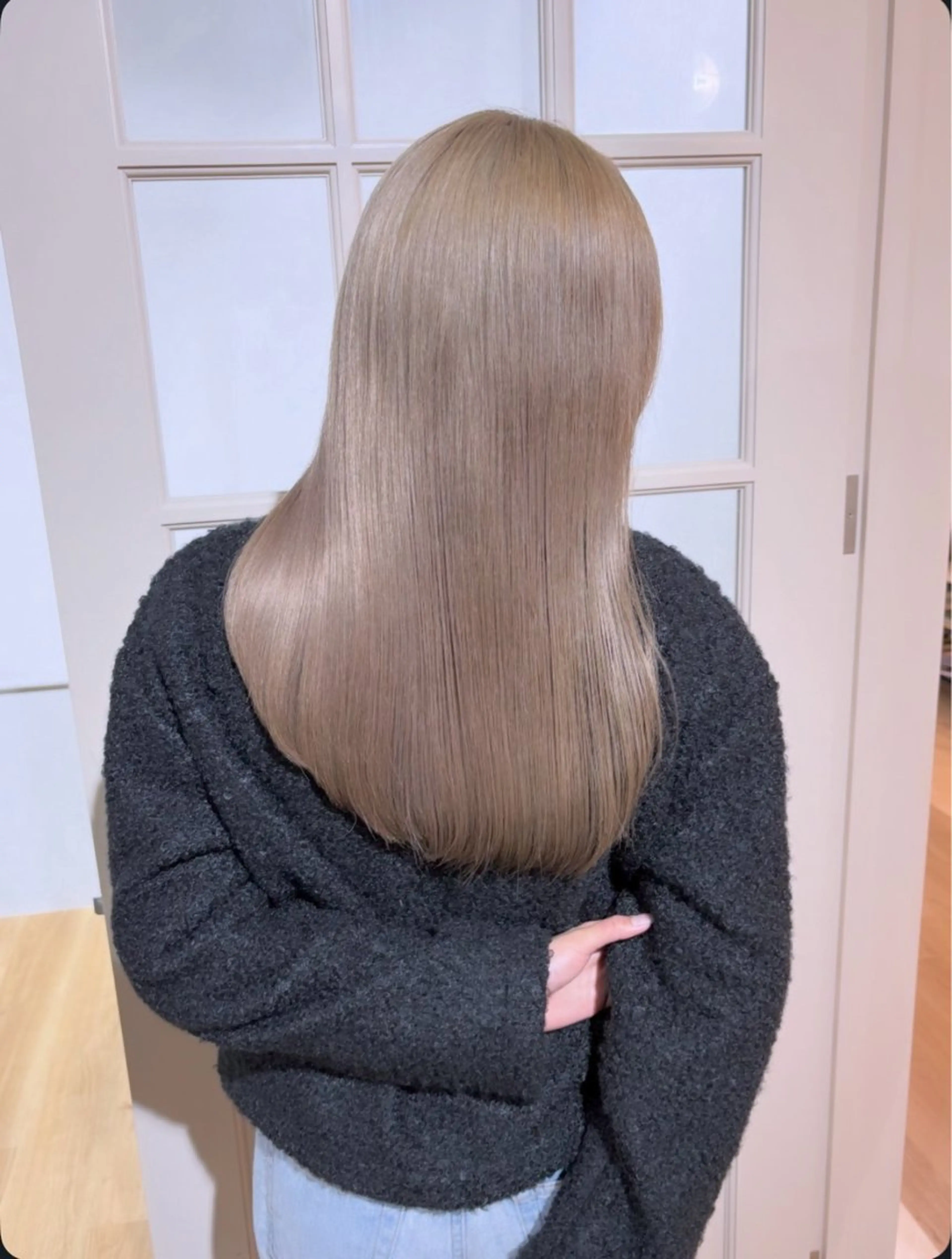 セミロング ニトウ レイナのヘアスタイル