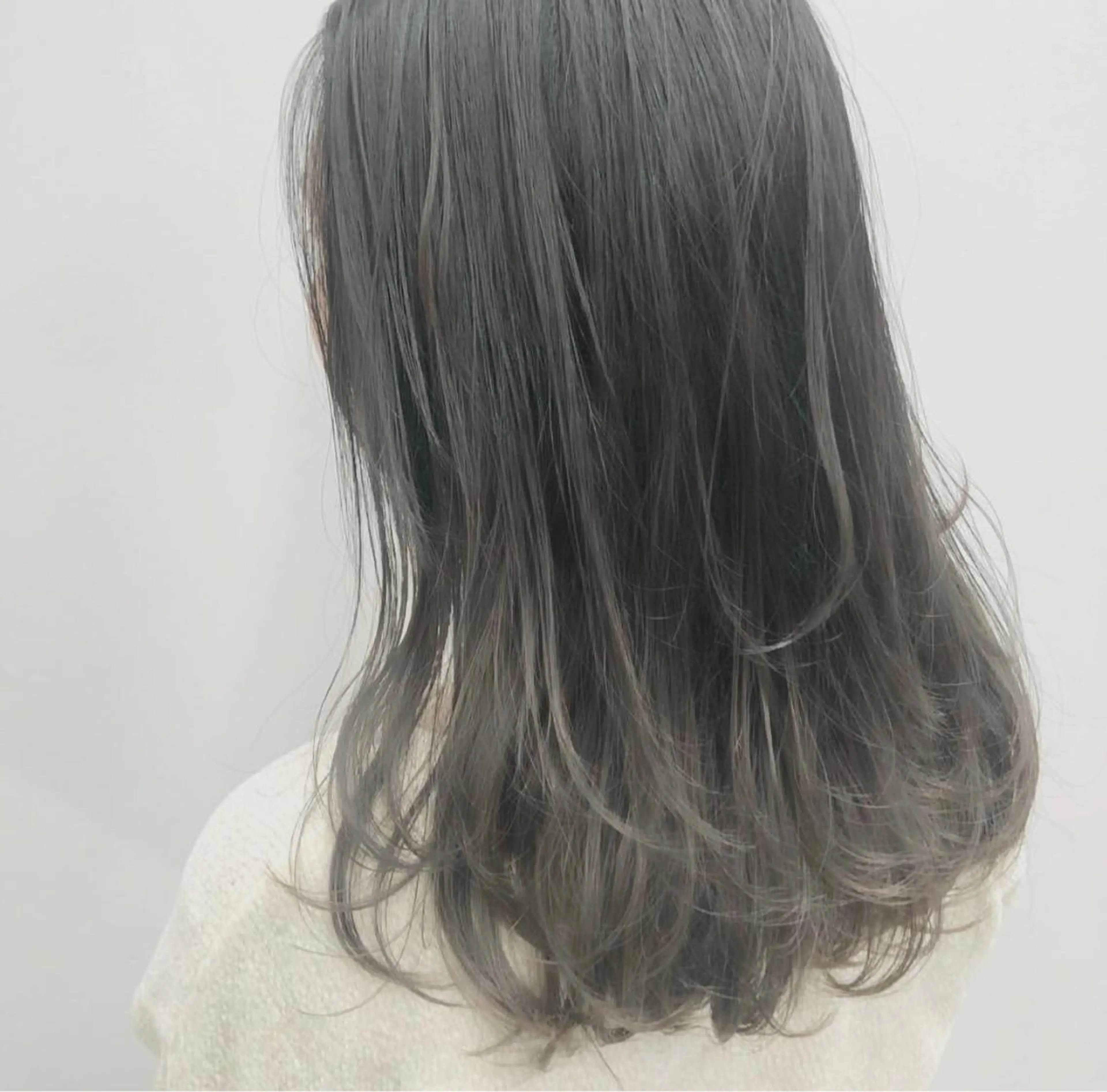 セミロング カラー バレイヤージュ グレージュ レイヤーカット topstylist 芳賀みなみのヘアスタイル