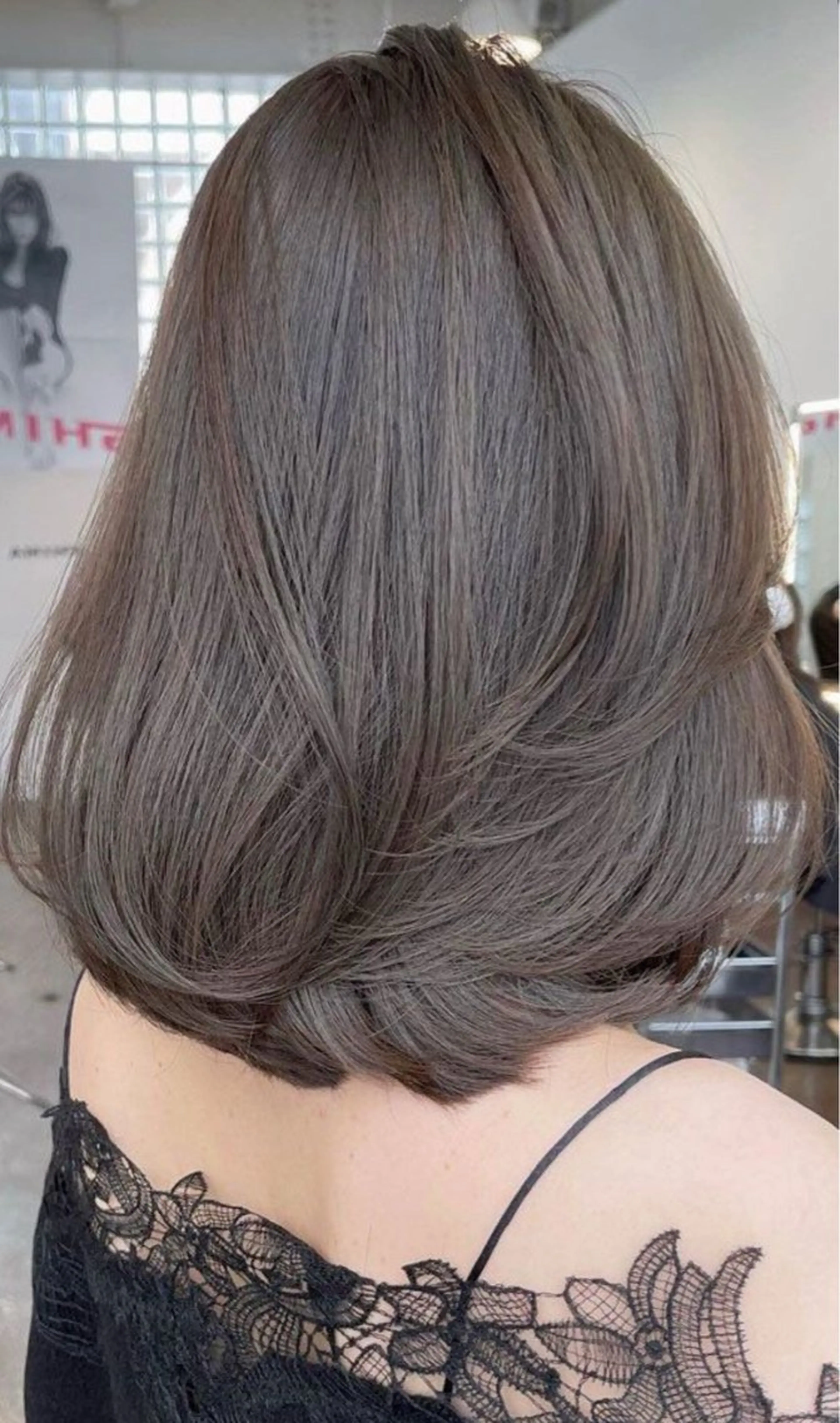 ミディアム 松本 琉衣のヘアスタイル