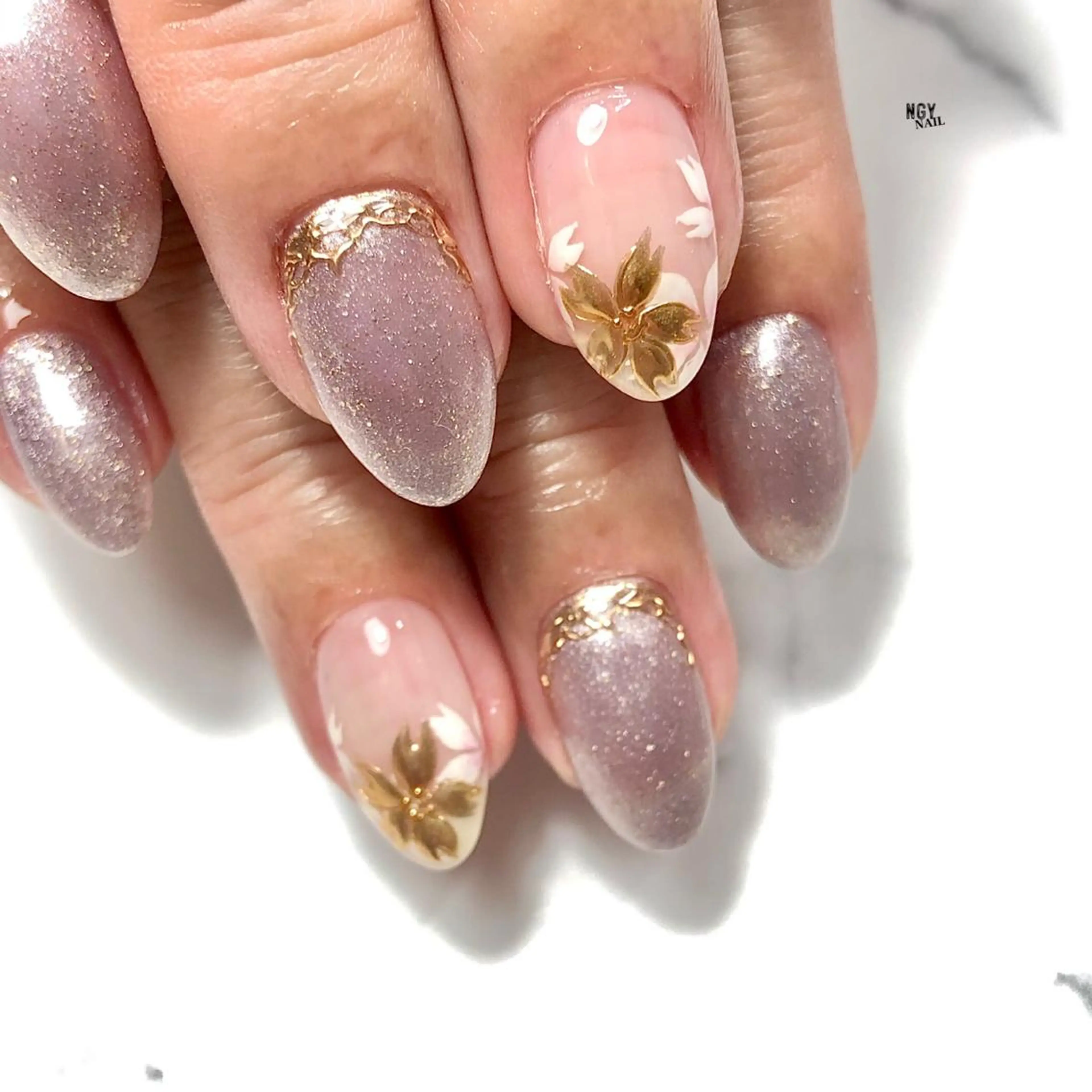 ネイル アートネイル 桜ネイル フラワーネイル ラメ(グリッター) ミラーネイル ハンドネイル NAIL NOWのネイルデザイン