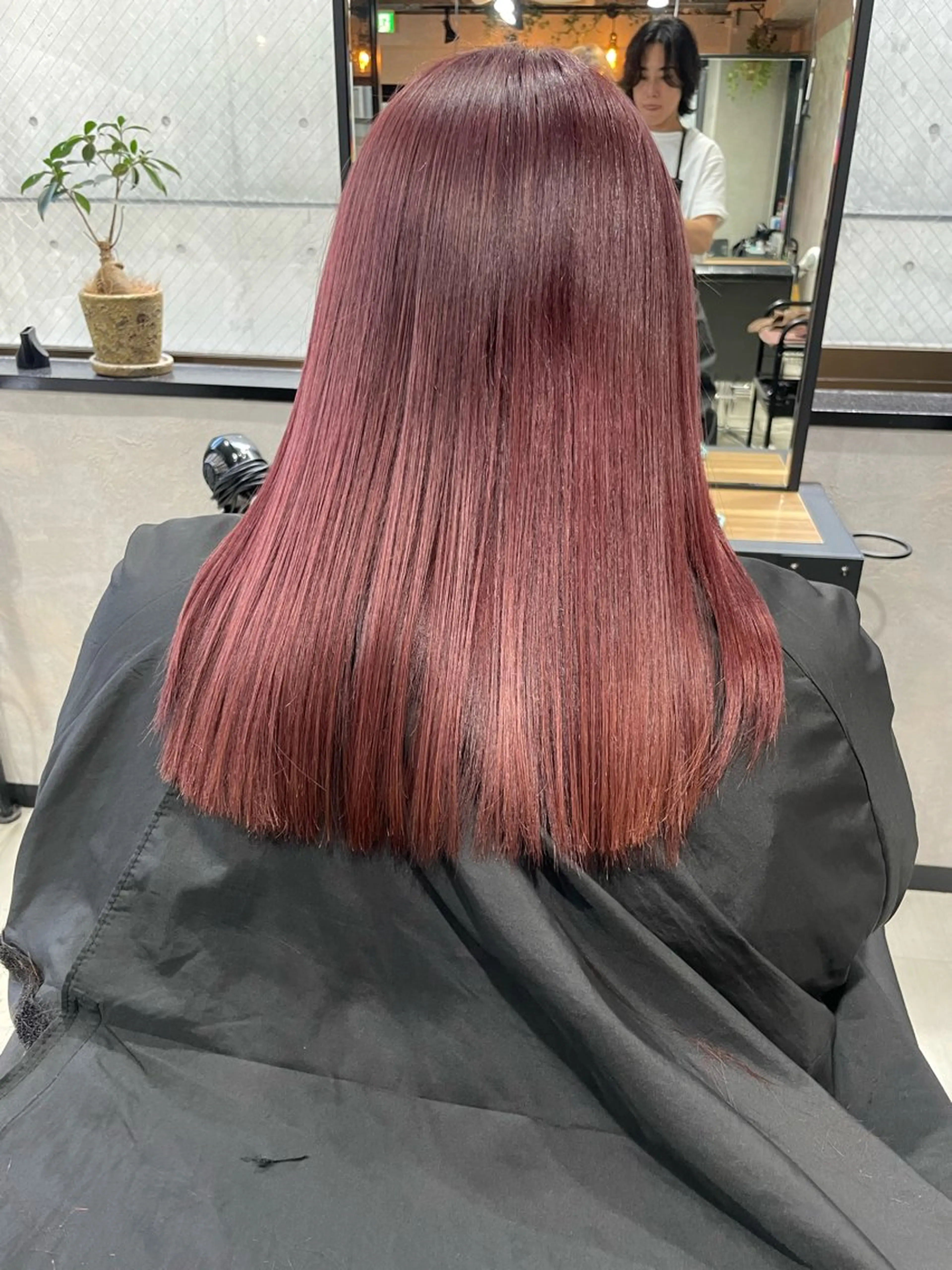 セミロング カラー ブリーチ イルミナカラー 顔周りカット 髪質改善 韓国風ヘア カット ヘアカラー トリートメント 岡崎勇人/レイヤー/ 韓国/ケラチンTRのヘアスタイル