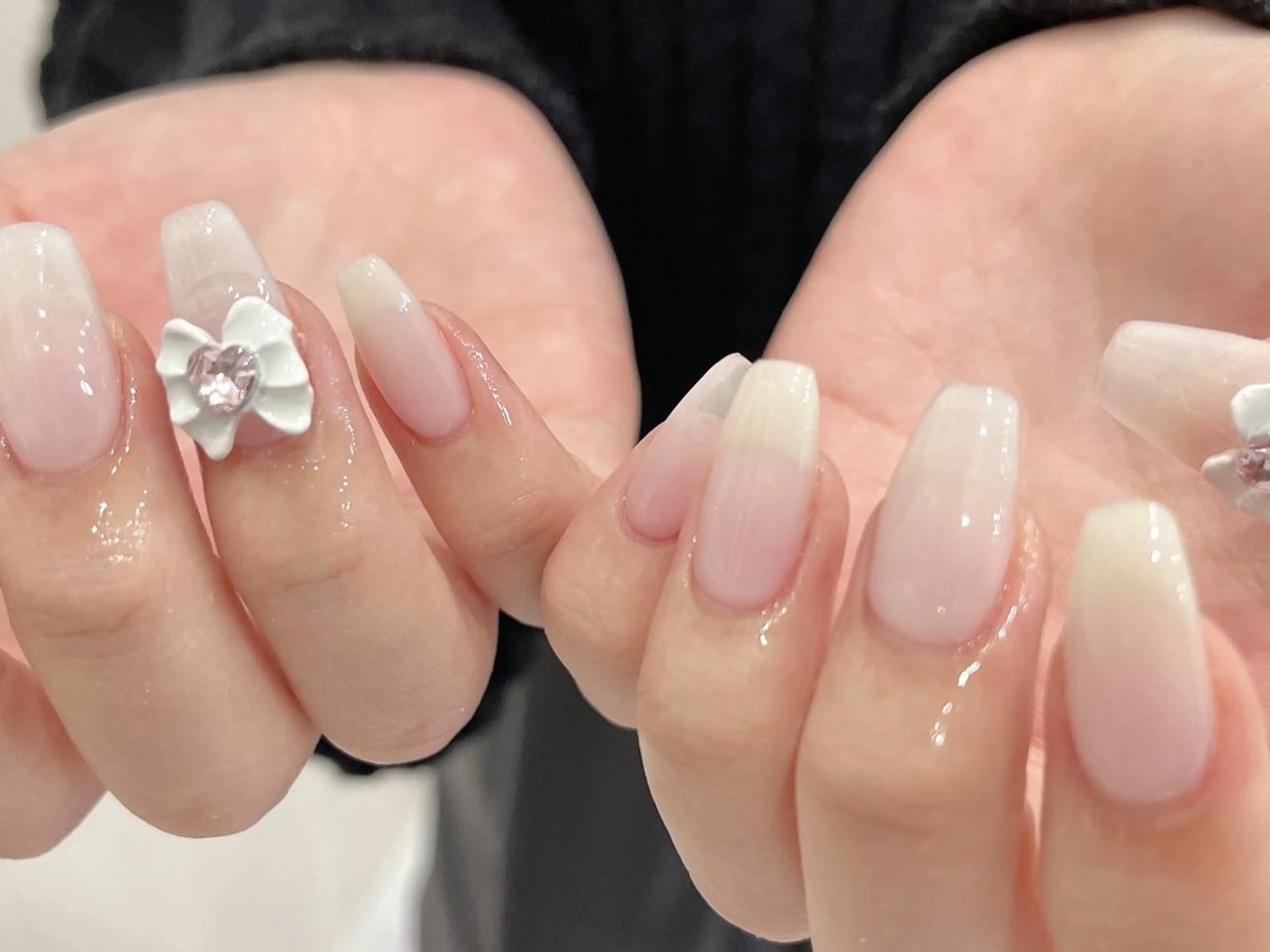 ネイル Shis_🦄shi 韓国風キラキラネイルのネイルデザイン