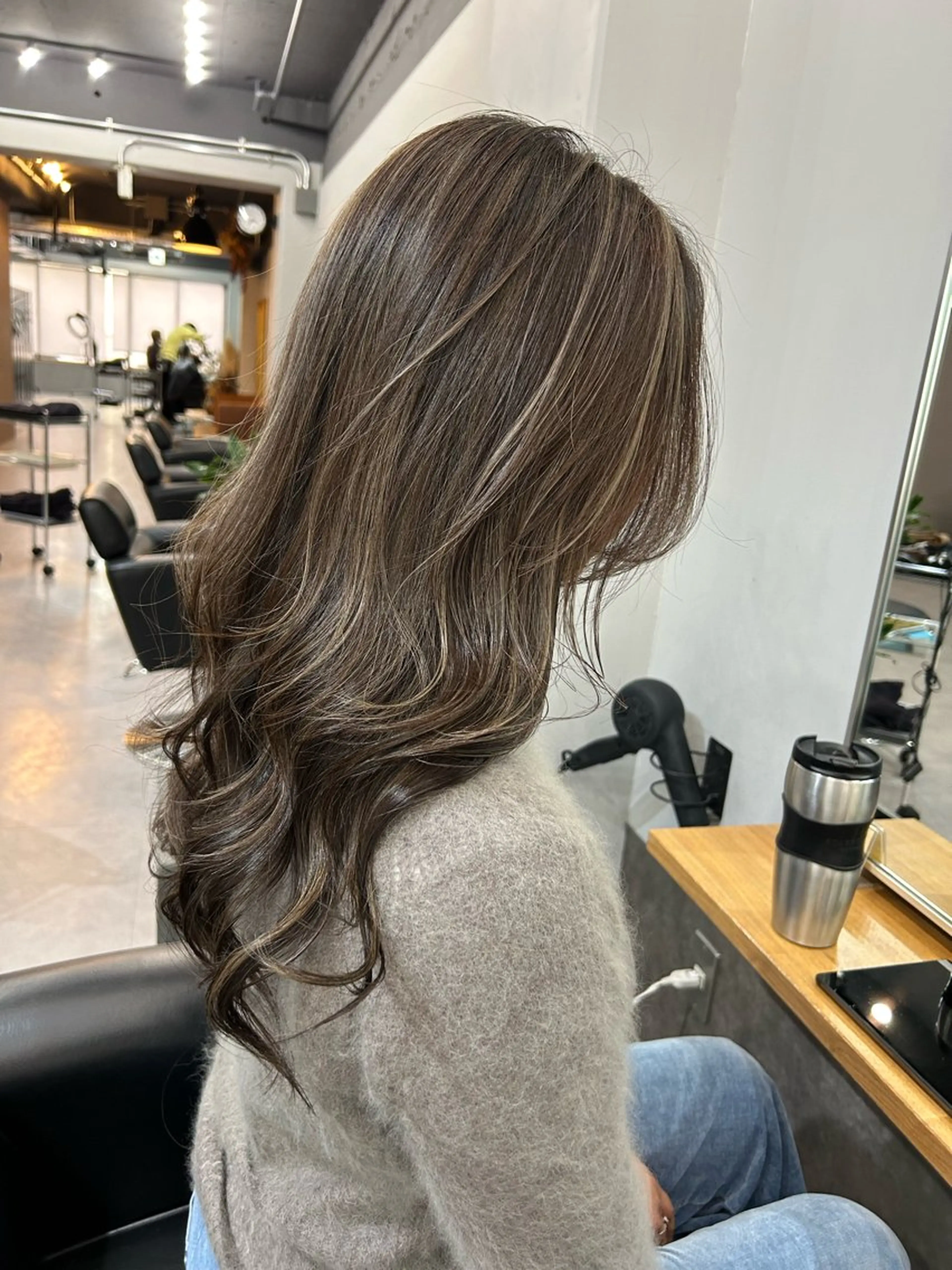 セミロング カット ヘアカラー トリートメント ミディアムレイヤー カット/ハイライトのヘアスタイル