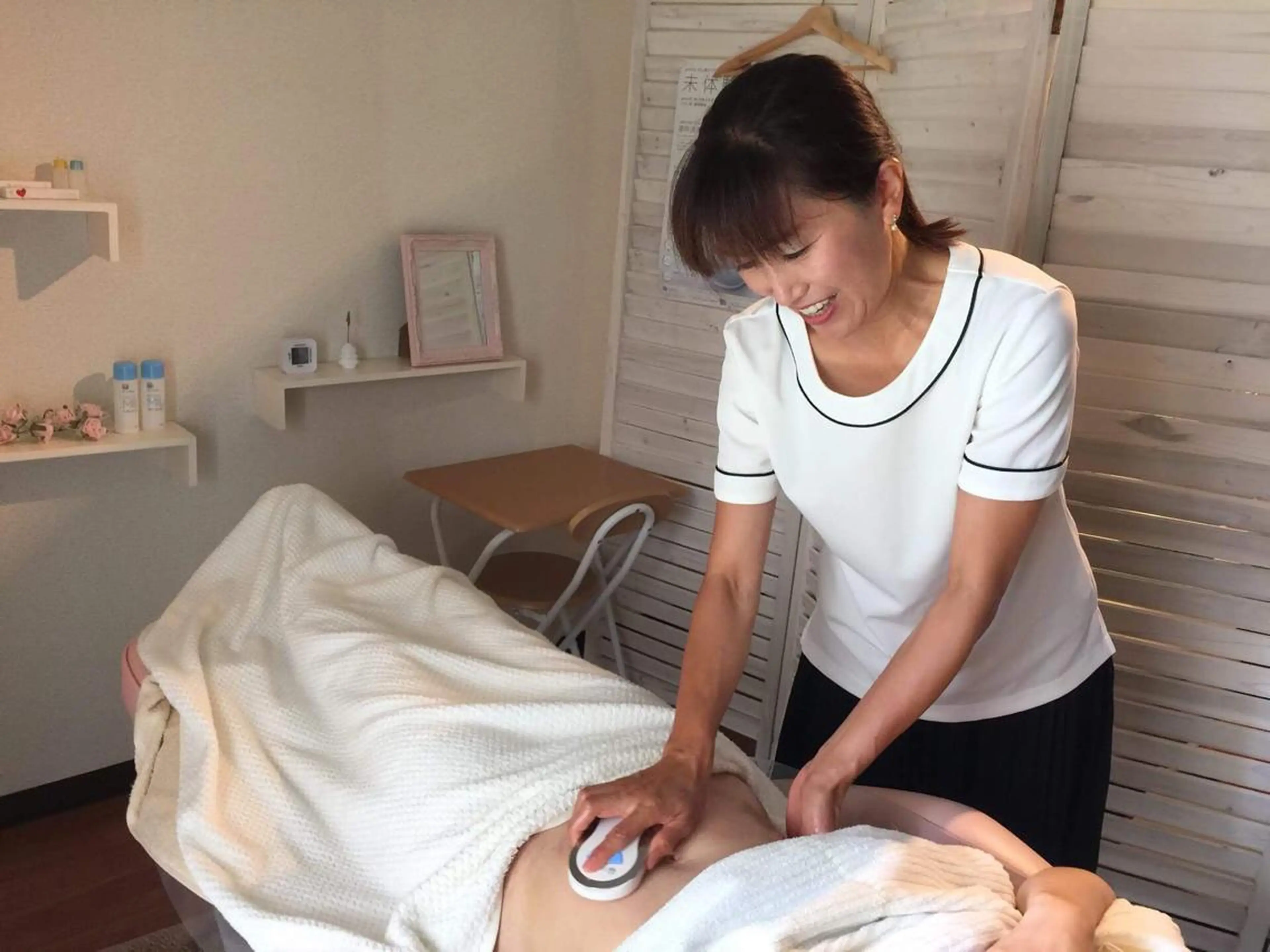 全身アロマリンパ⭐︎ぽっこりお腹&便秘解消コース◎80分の写真