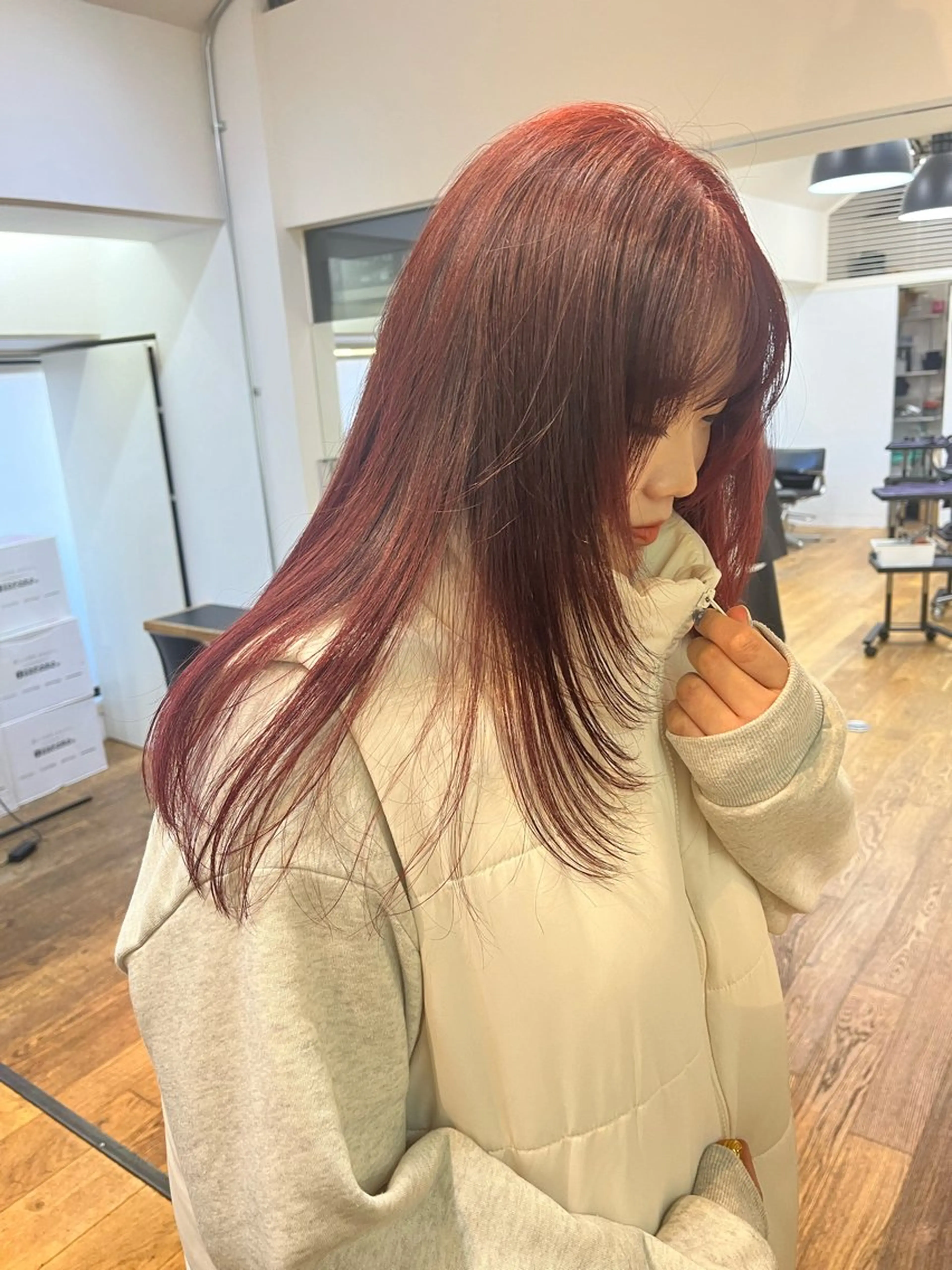セミロング カラー ブリーチ ブリーチなしカラー レッドカラー 顔まわりレイヤー レイヤーカット Airi 韓国y2k ボブパーマのヘアスタイル