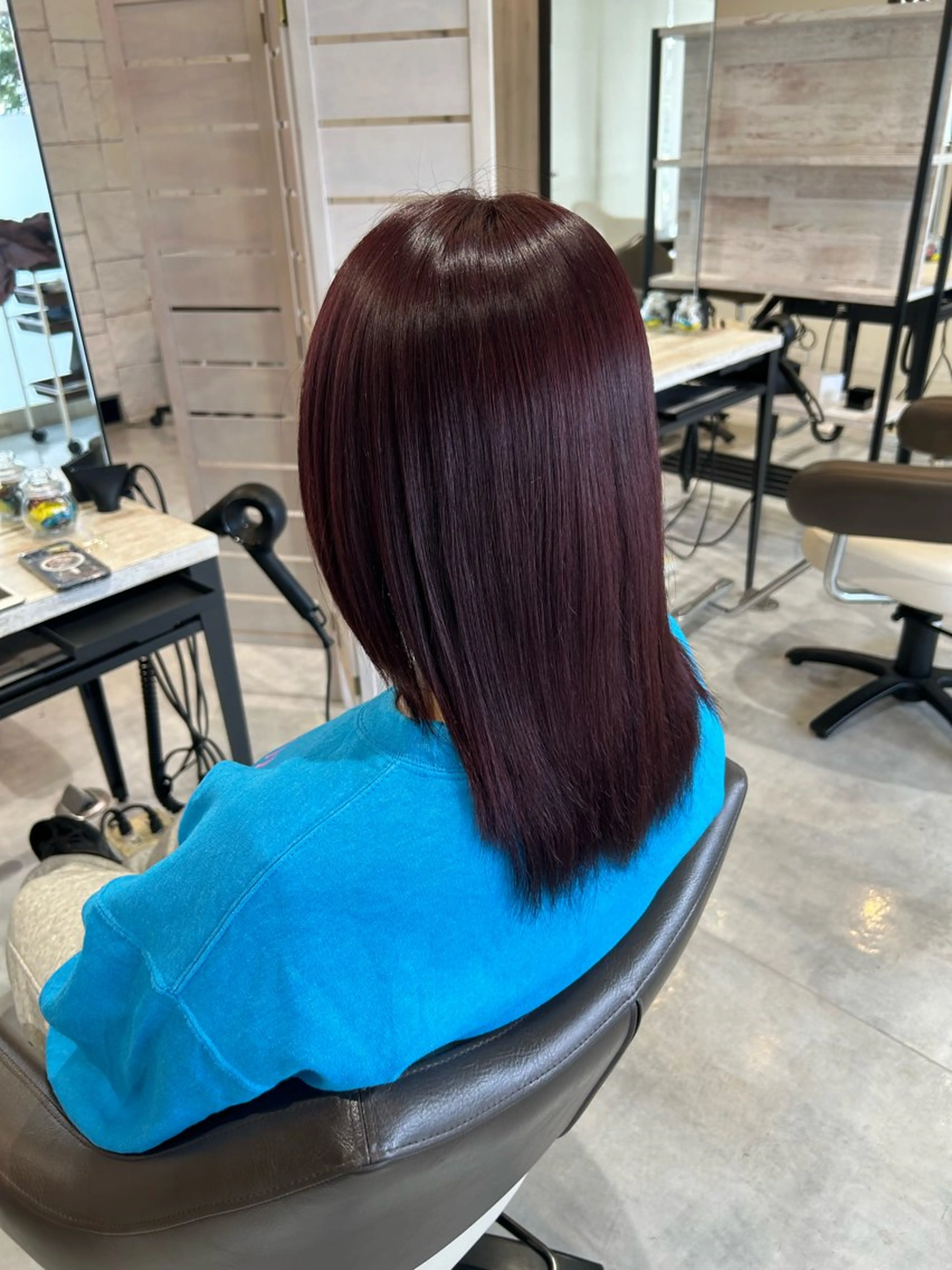 ミディアム カラー ブリーチ レッドカラー ヘアカラー トリートメント 小出 彩水のヘアスタイル