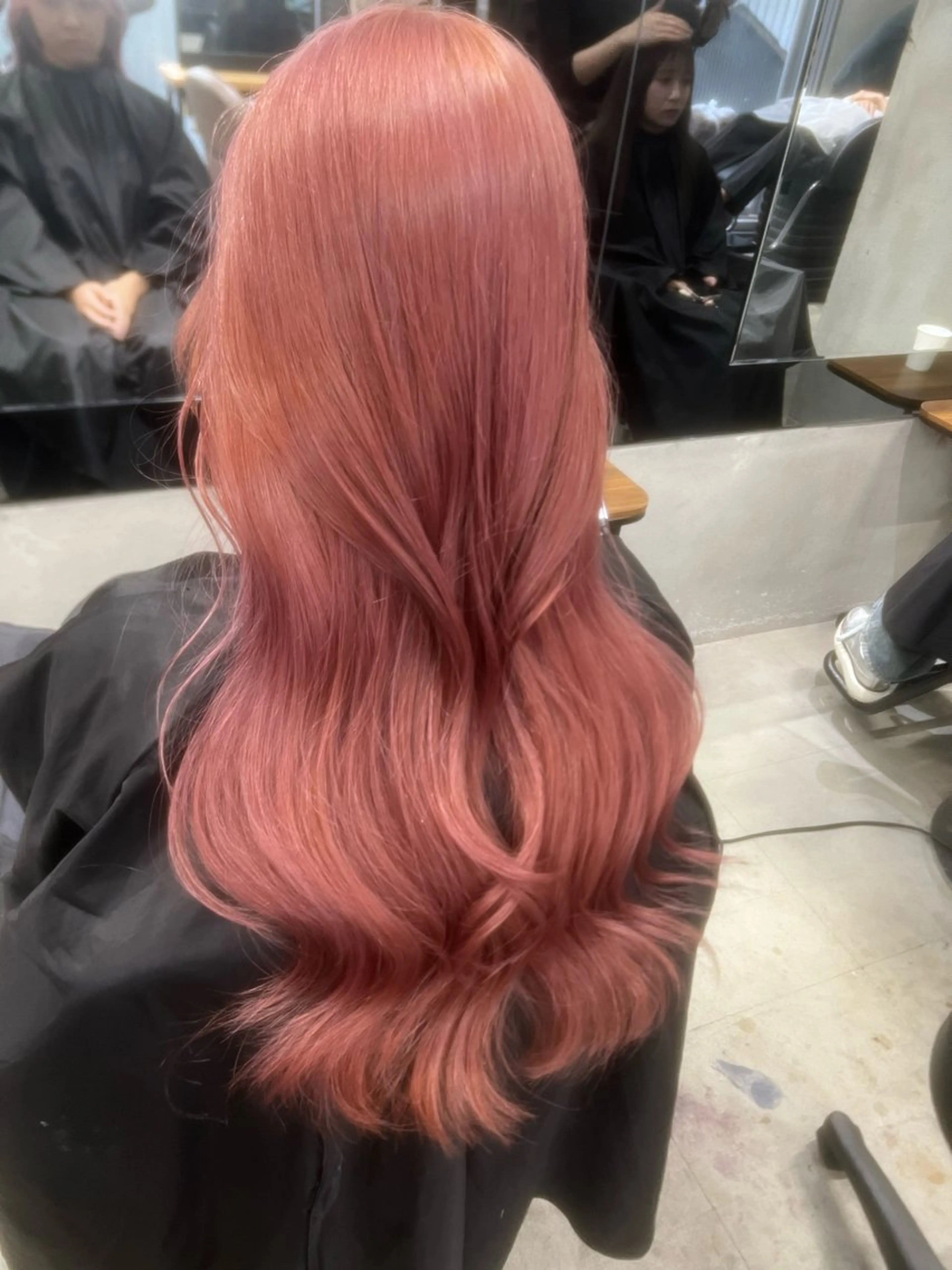 ロング ヘアカラー maya レイヤーカットのヘアスタイル