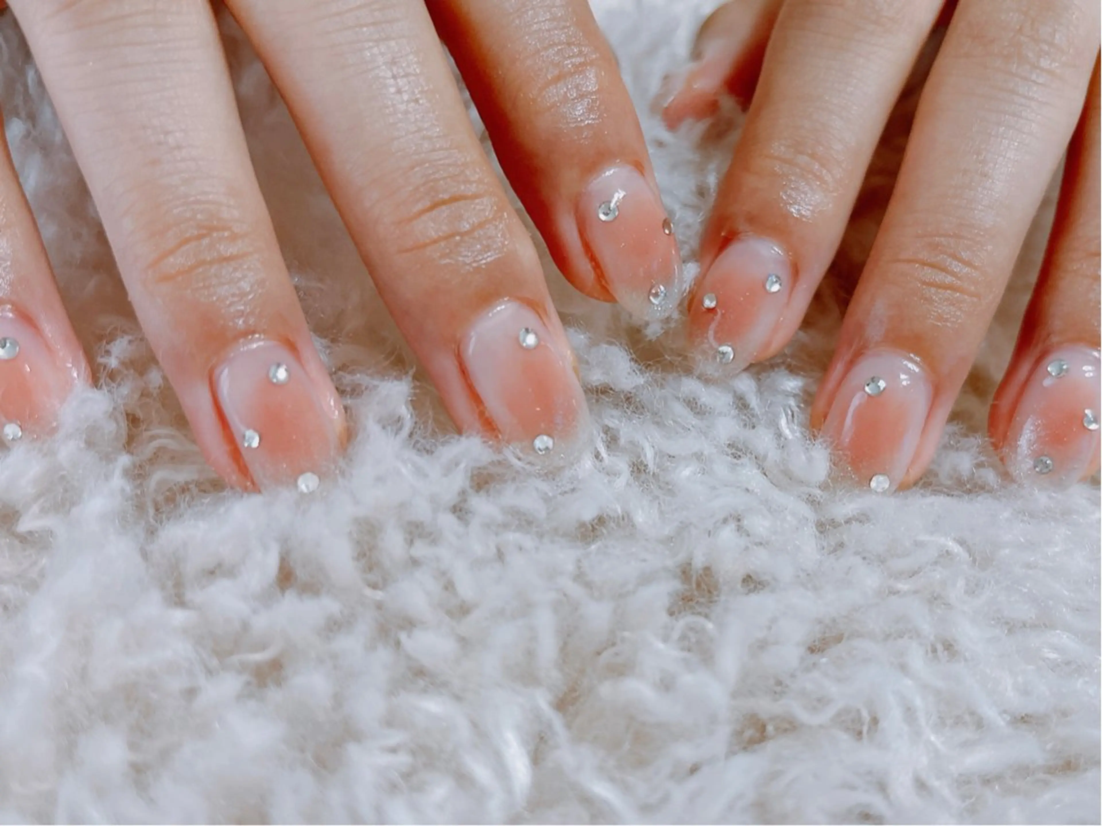 ネイル オーロラネイル チークネイル フットネイル フレンチネイル ジェルネイル ハンドネイル kiki nail &brow二子玉川の眉毛・アイブロウイメージ