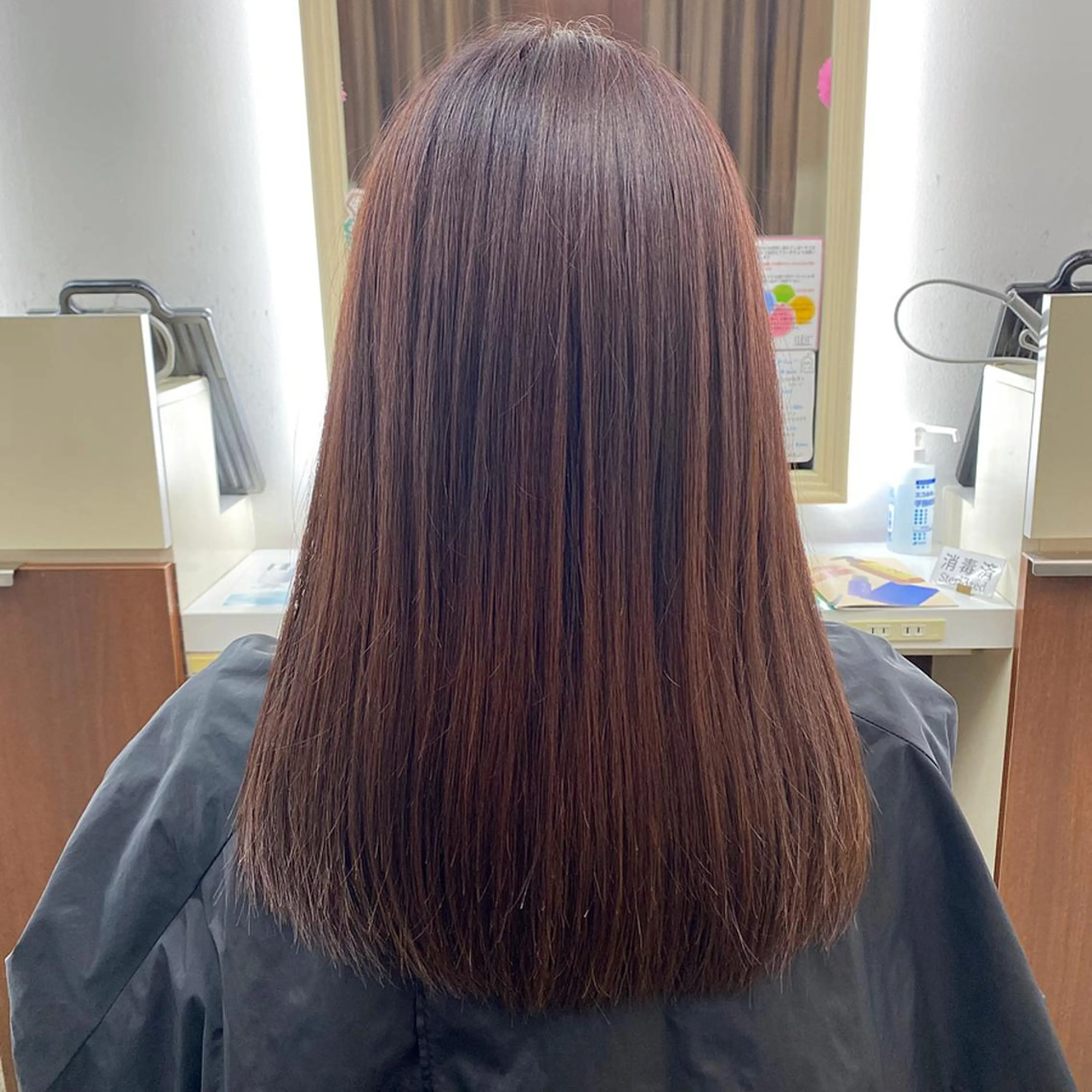 セミロング カラー さとう さくらのヘアスタイル