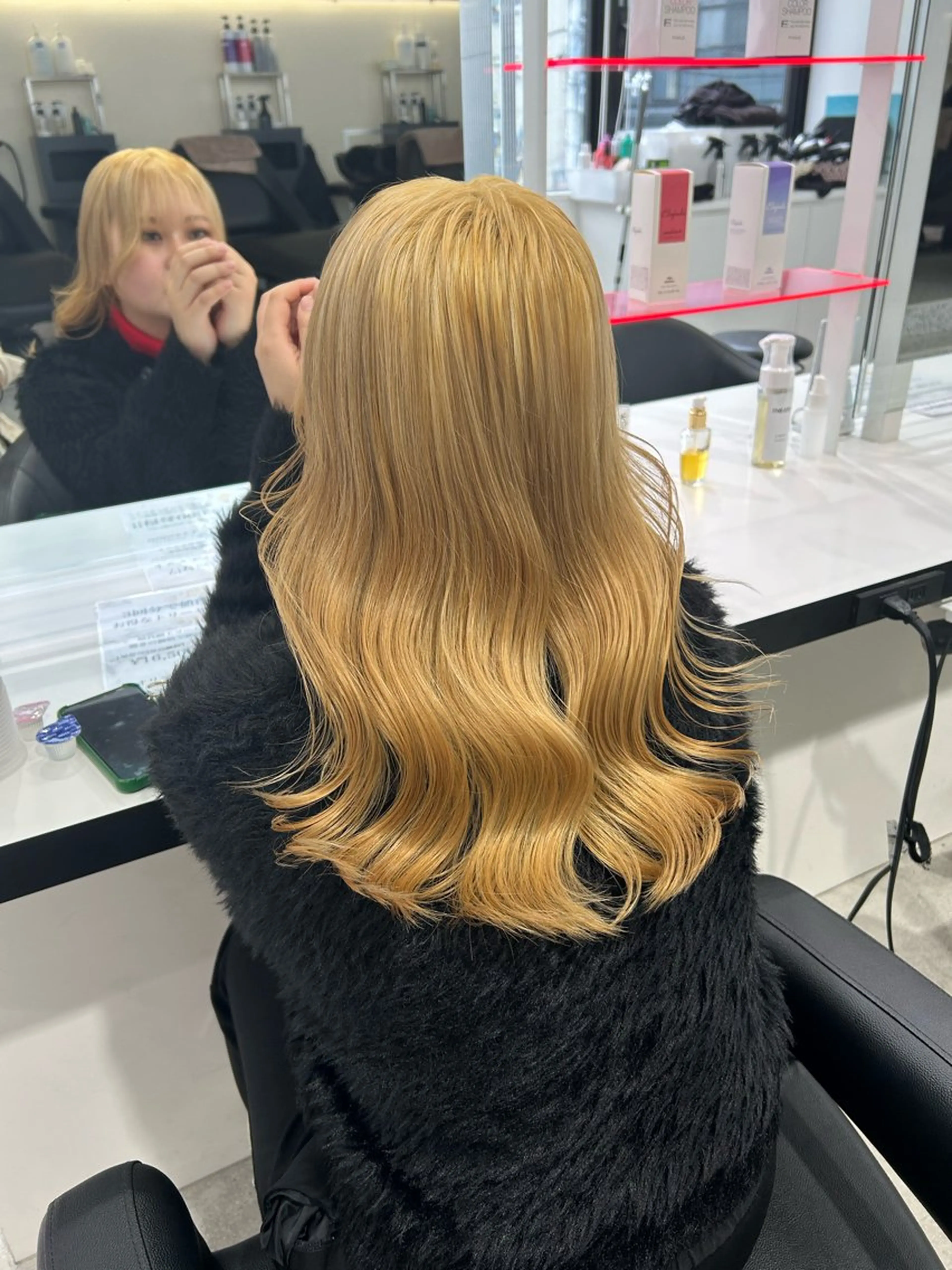 ロング カラー ヘアカラー 履歴修正屋さん／ ブロンド／ホワイトのヘアスタイル