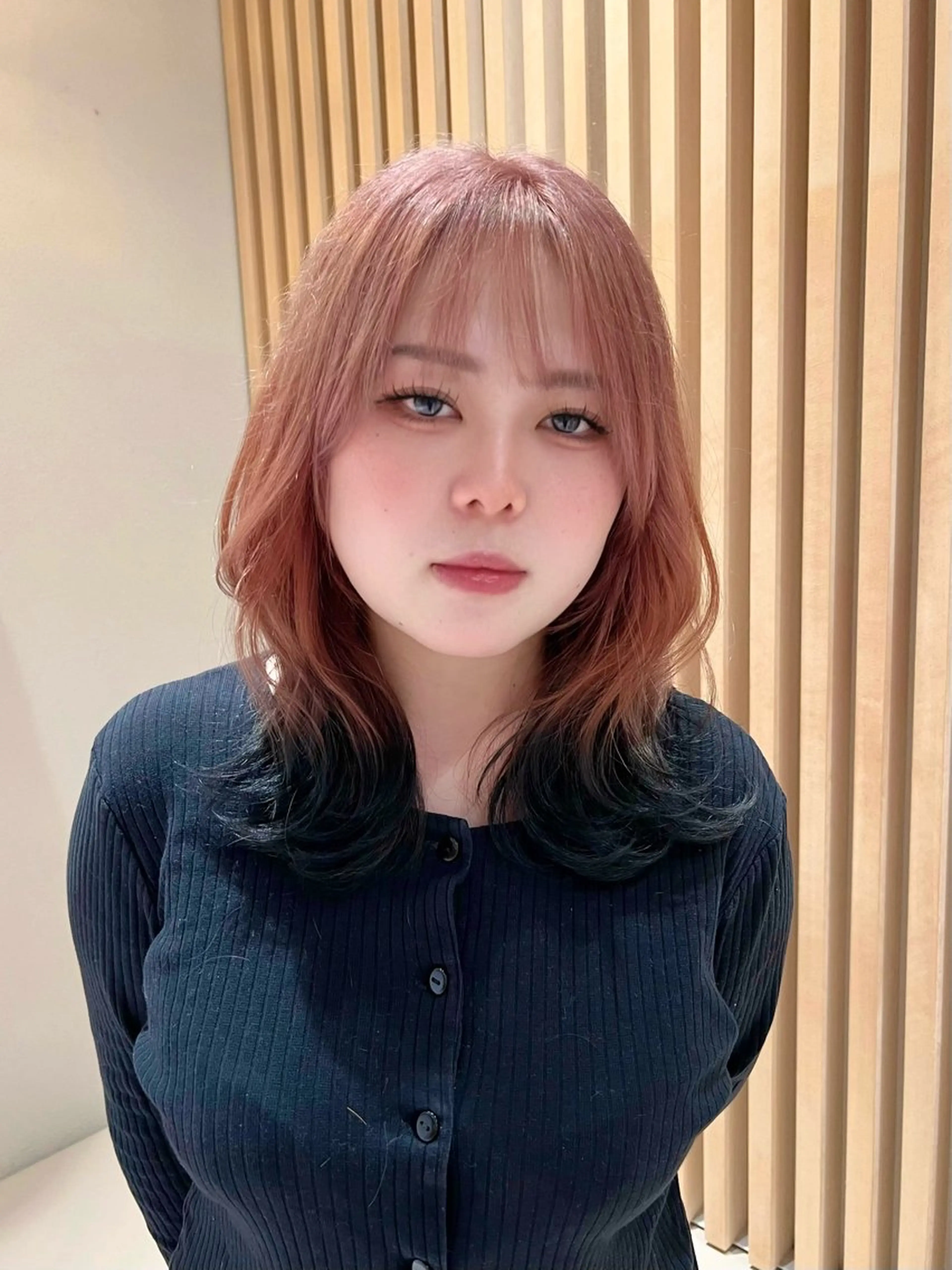 ミディアム カラー ヘアカラー トリートメント 興津/韓国レイヤー ダブルカラー美髪縮毛のヘアスタイル