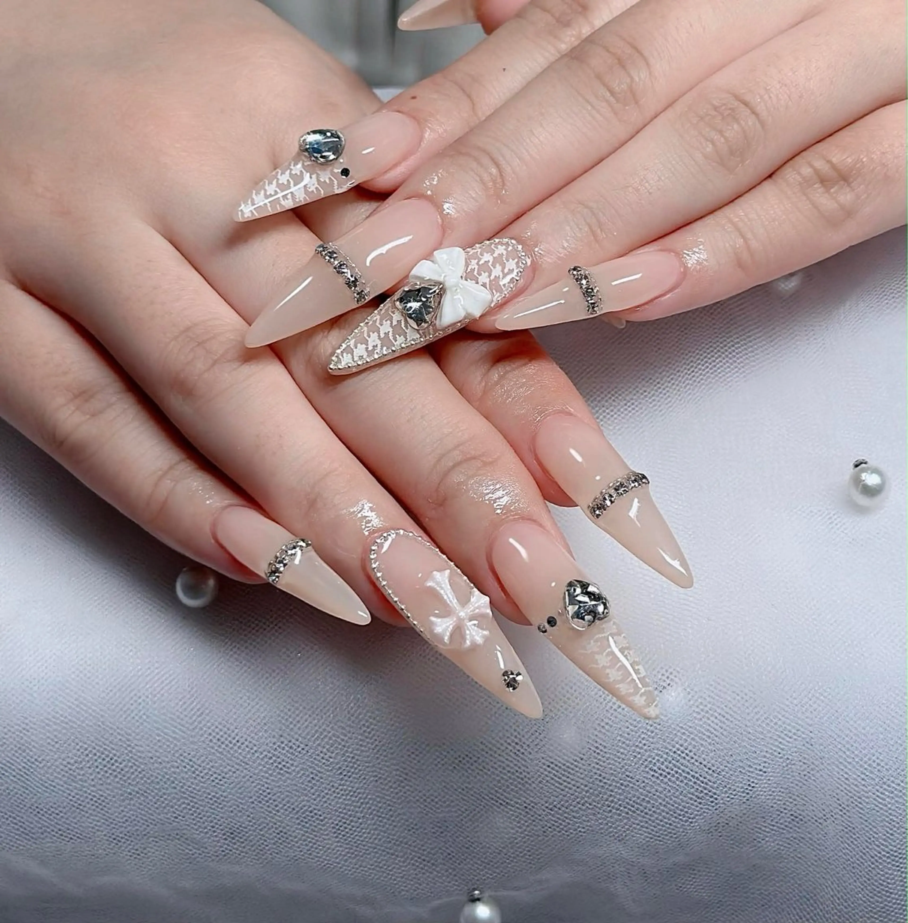 ネイル フレンチネイル ジェルネイル ガラスフレンチ ハロウィン ハート ハンドネイル H.baby Nail Salonのネイルデザイン