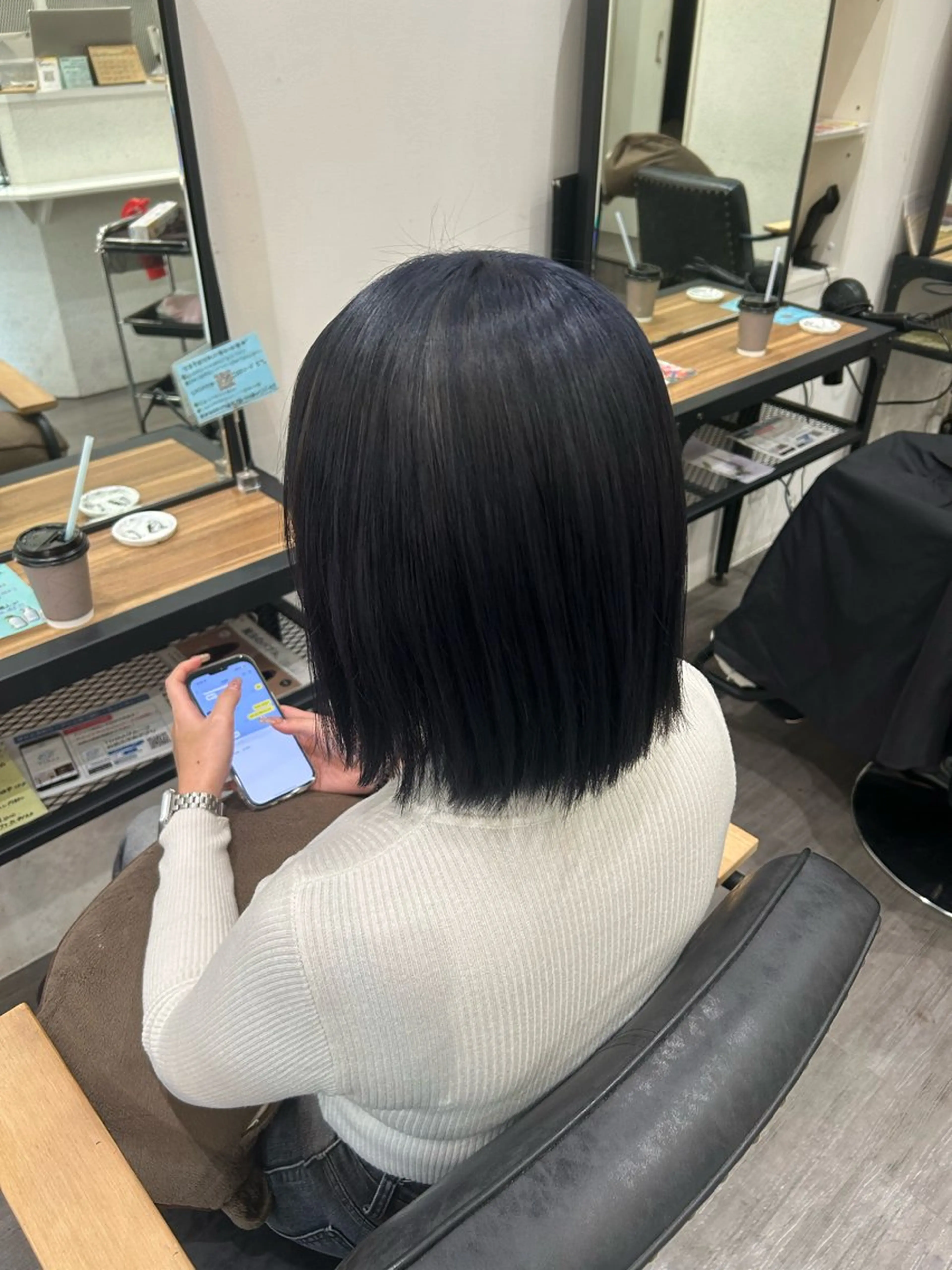 ショート カラー ブリーチ ブルーカラー ヘアカラー トリートメント cocotte 💟草間紫音💟のヘアスタイル