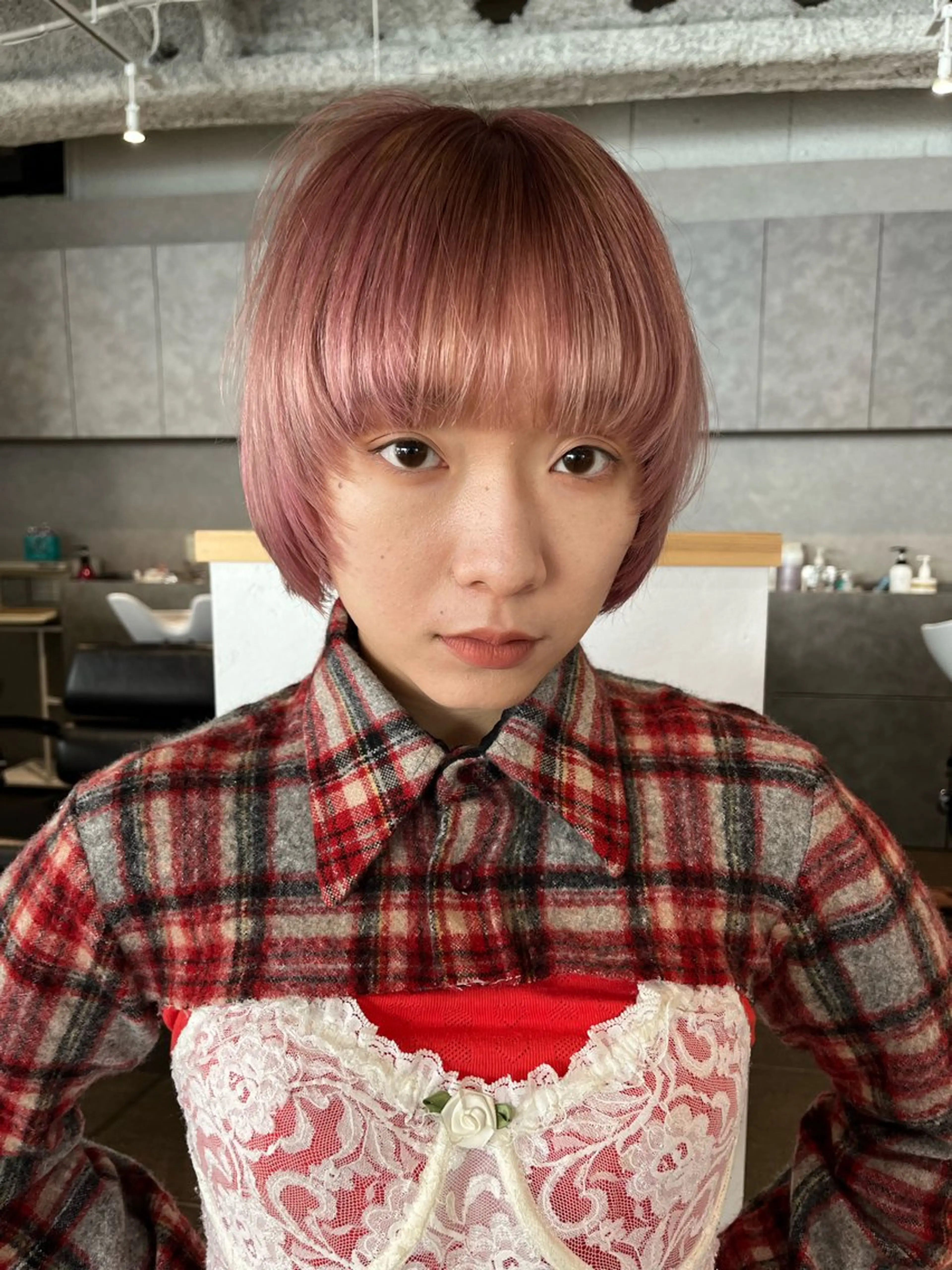 ショート カラー ベージュカラー ブリーチ ケアブリーチ ハイトーンカラー ピンクカラー カット ヘアカラー トリートメント 桃果 momokaのヘアスタイル