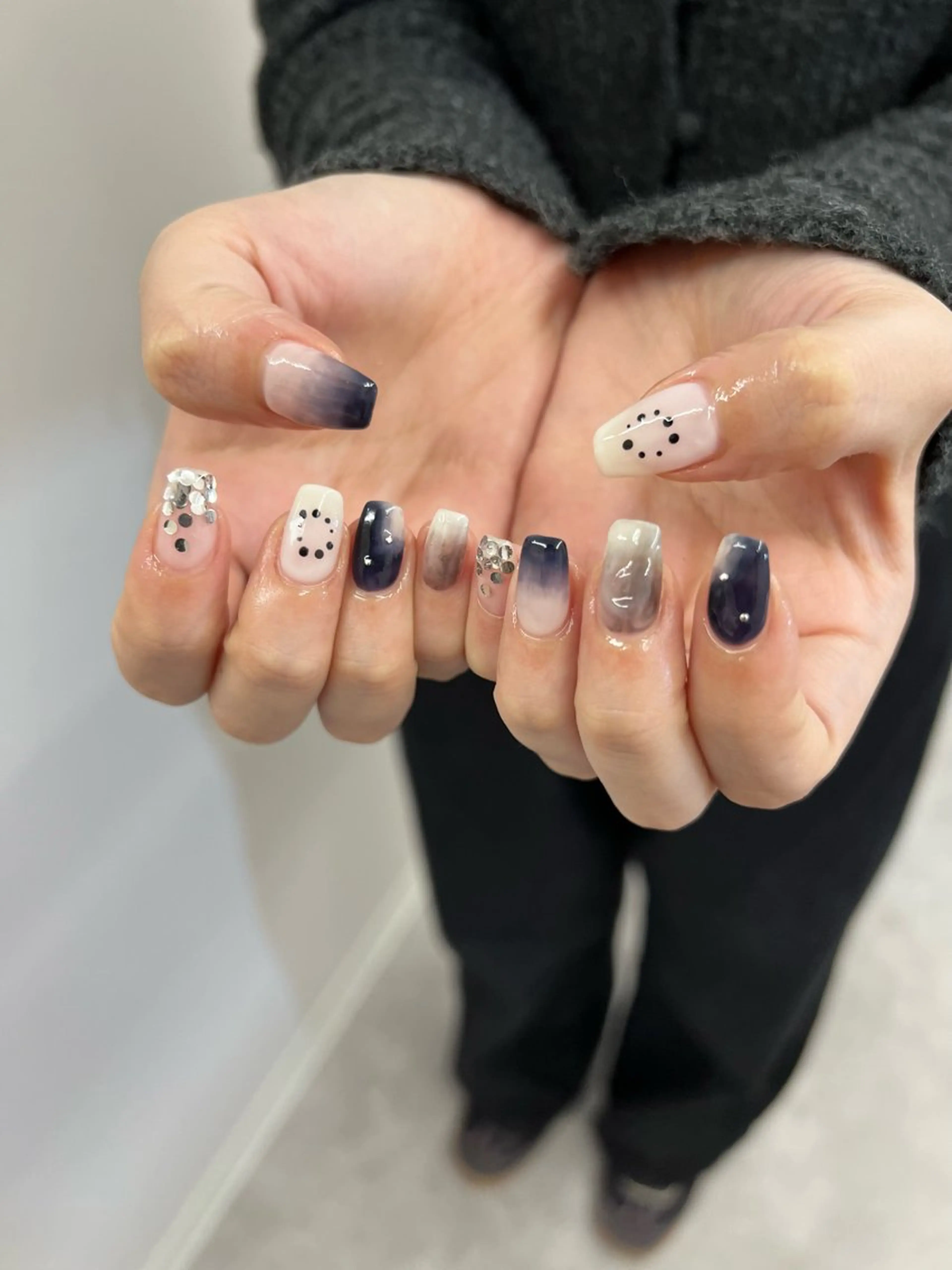 ネイル ジェルネイル 韓国ネイル マグネットネイル ネイビー ニュアンスネイル ハンドネイル ハンドケア Bana_ Nailのネイルデザイン