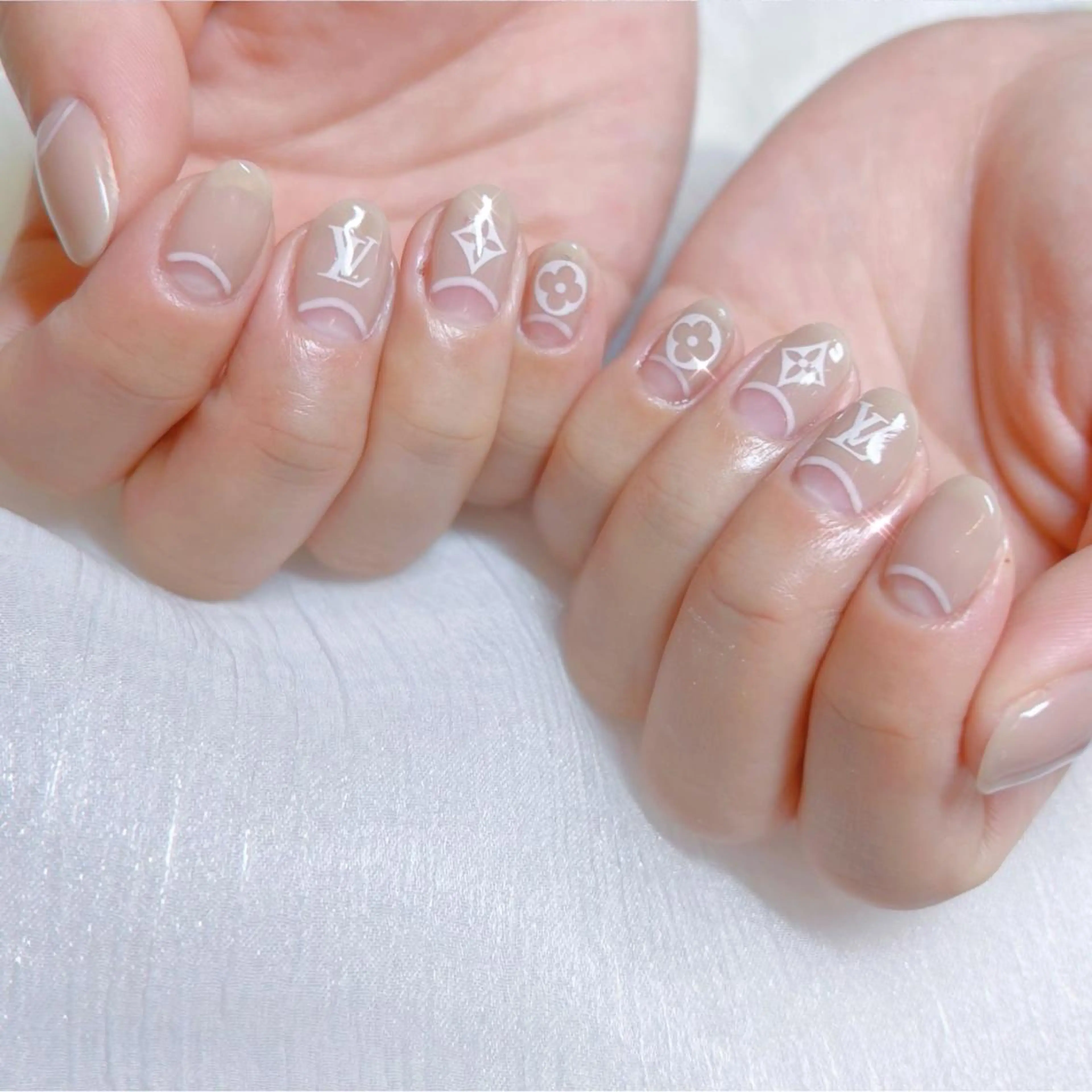 ネイル オーロラネイル フットネイル フレンチネイル ジェルネイル 韓国ネイル ハンドネイル ハンドケア 【ENサロン】 Rei🎀Nailのネイルデザイン