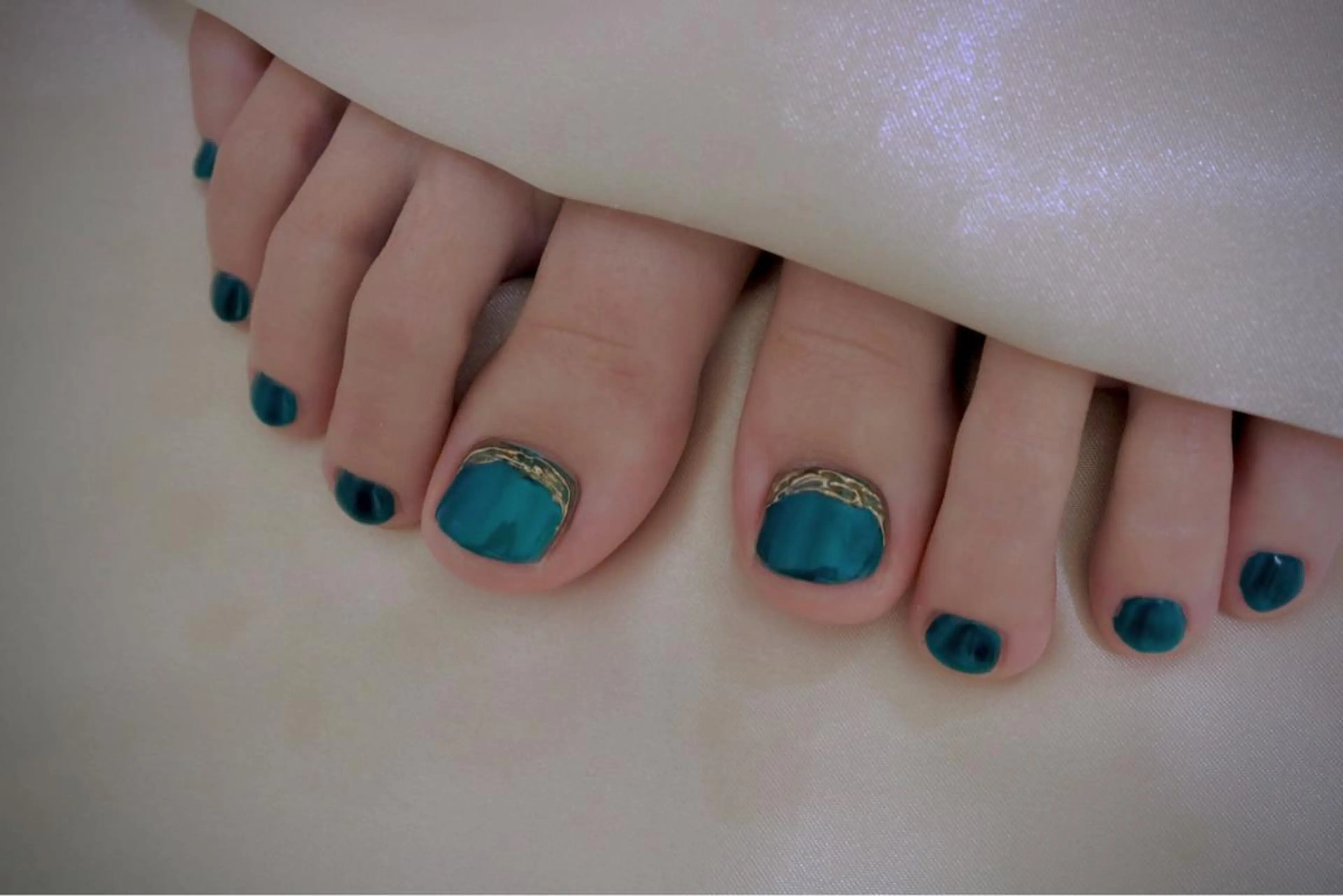 ネイル オーロラネイル カジュアル フラッシュネイル ジェルネイル ラメ(グリッター) フットネイル MH Nailのネイルデザイン