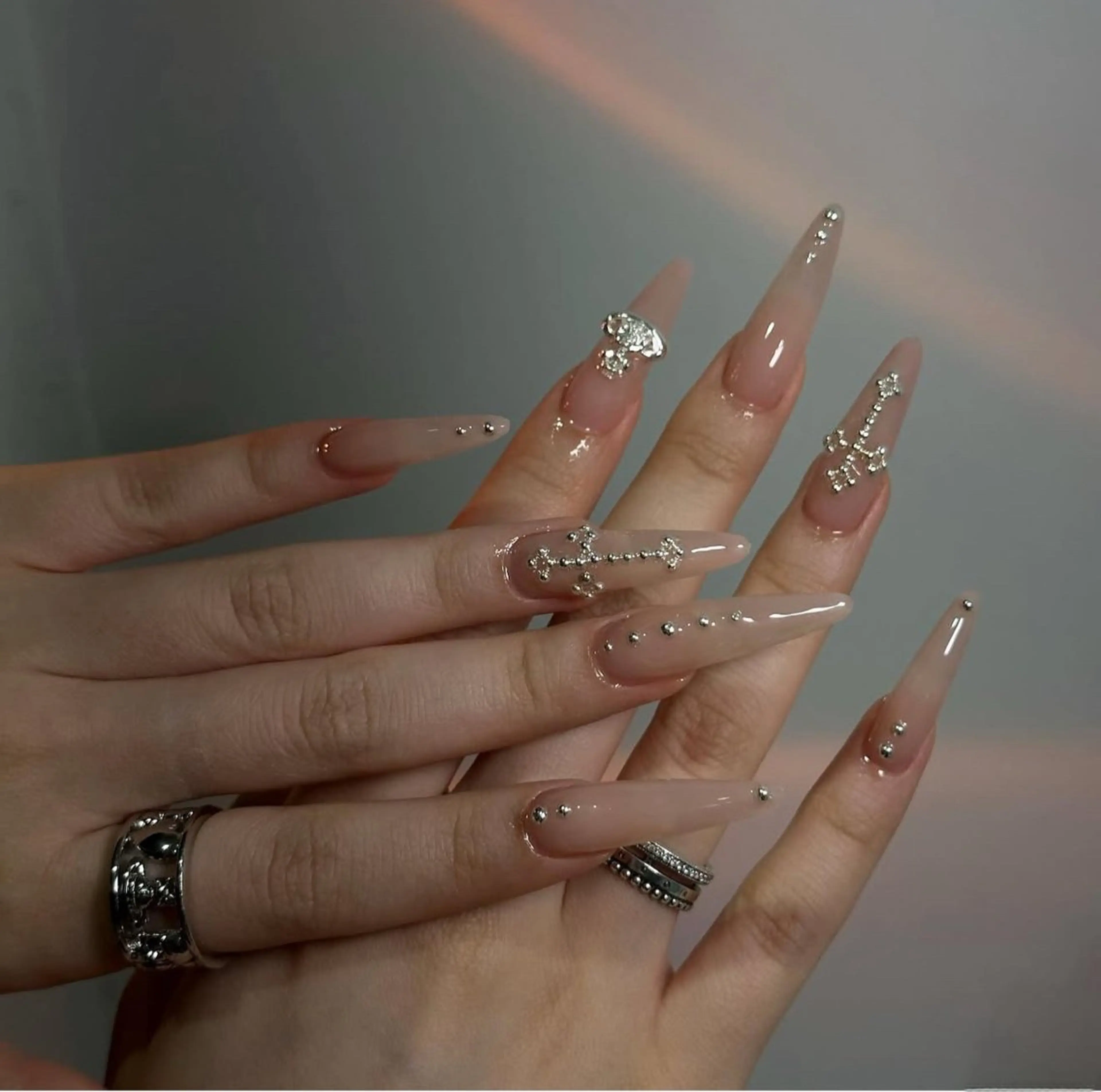 ネイル キラキラネイル マグネットネイル ミラーネイル ニュアンスネイル ワンホンネイル ハンドネイル Lyna 池袋のネイルデザイン