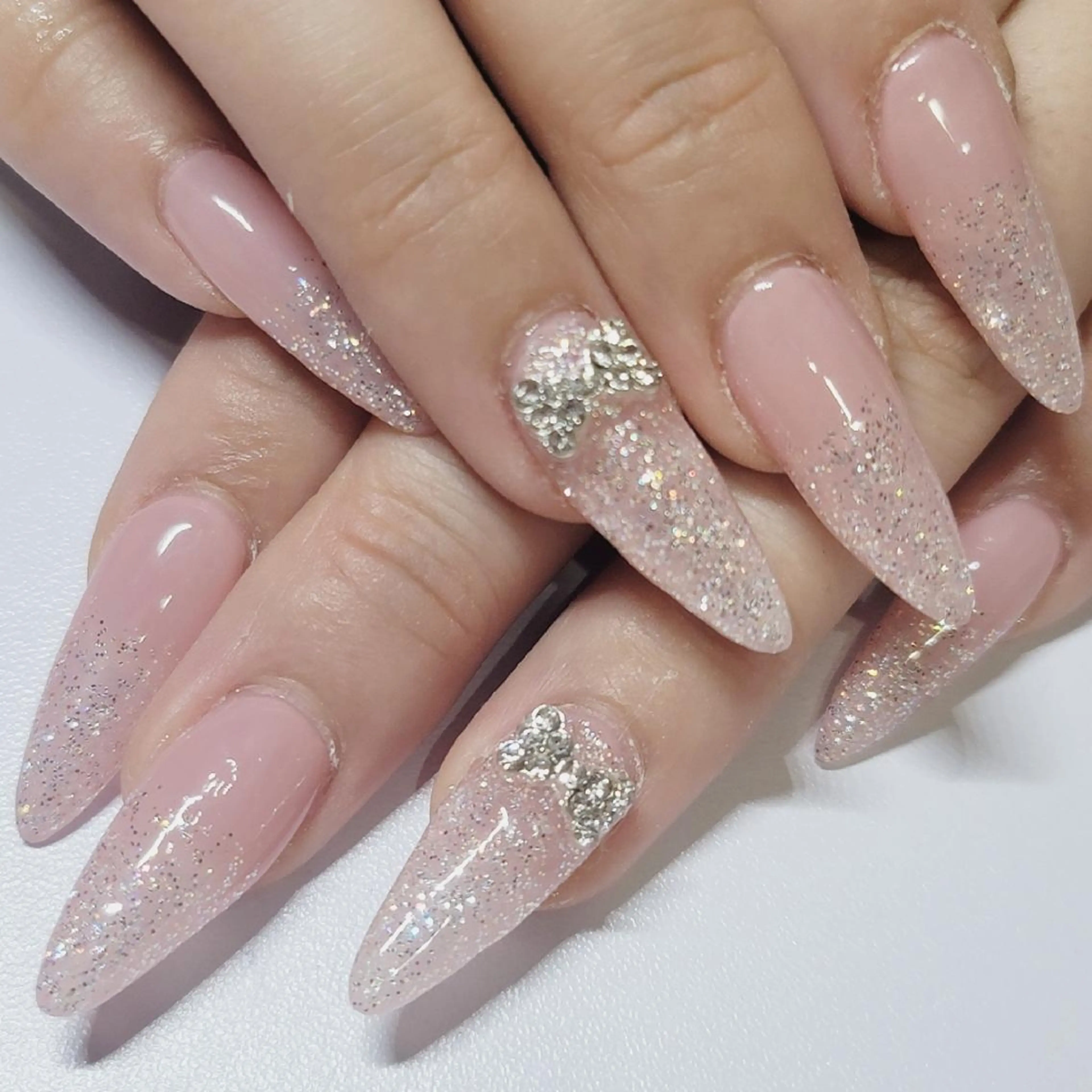 ネイル クリアネイル ラメ(グリッター) ワンカラーネイル ピンク ピンクベージュ ハンドネイル よしだ ひろきのネイルデザイン