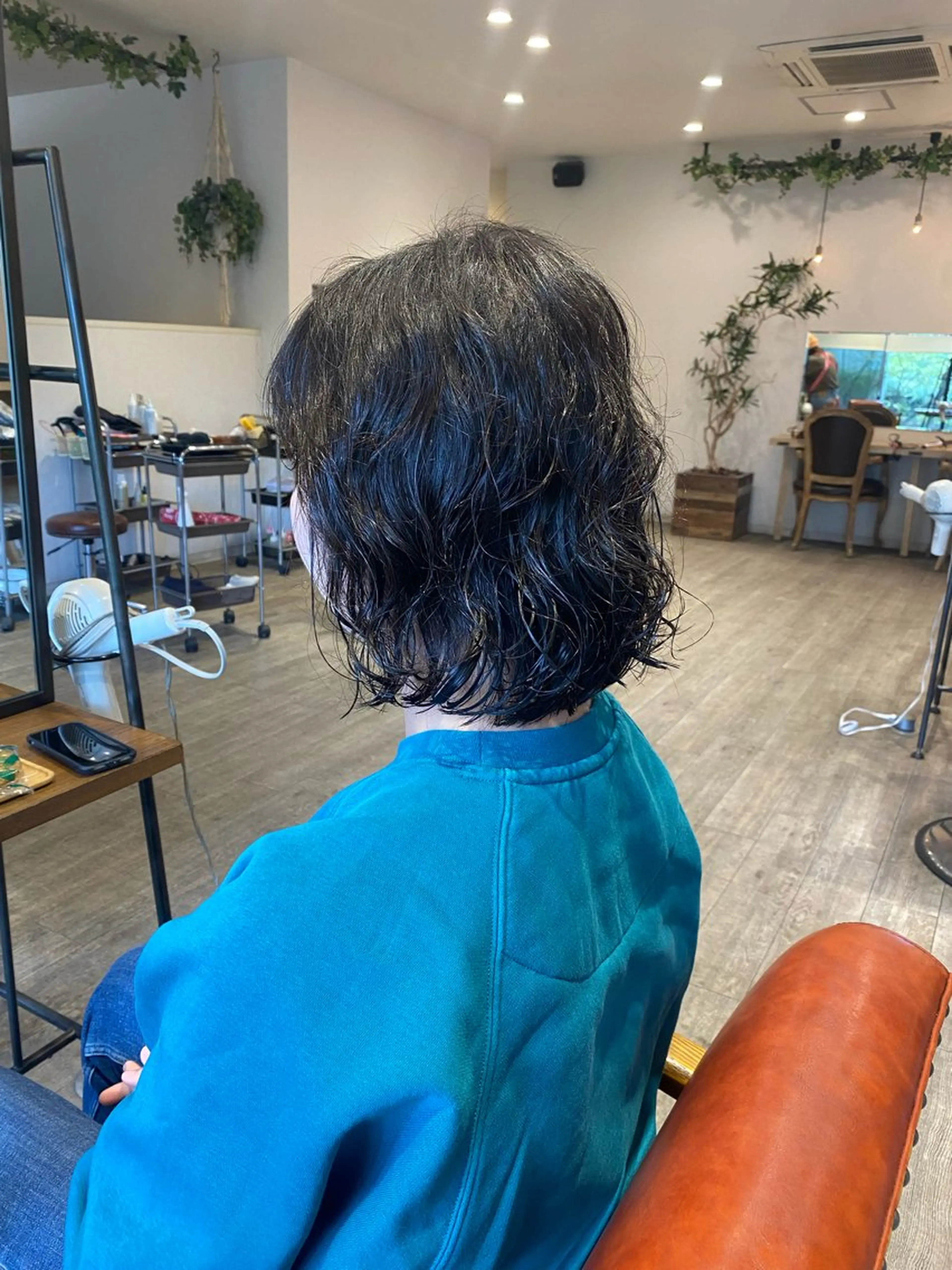 ミディアム パーマ 岡田 真弥のヘアスタイル