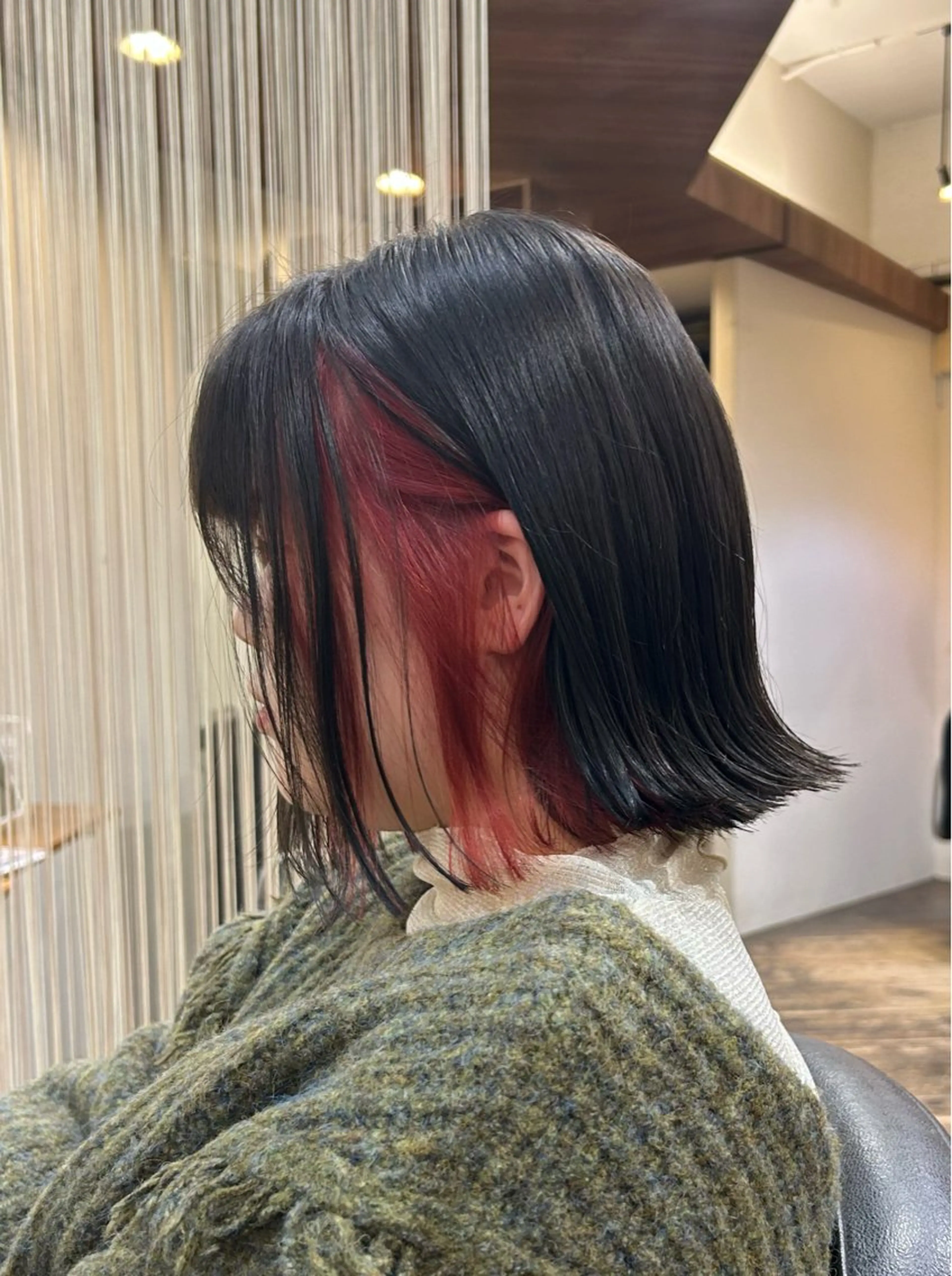 ミディアム カラー 切りっぱなしボブ アッシュ アッシュグレー ピンクカラー レッドカラー handsemu🍀 komakiのヘアスタイル