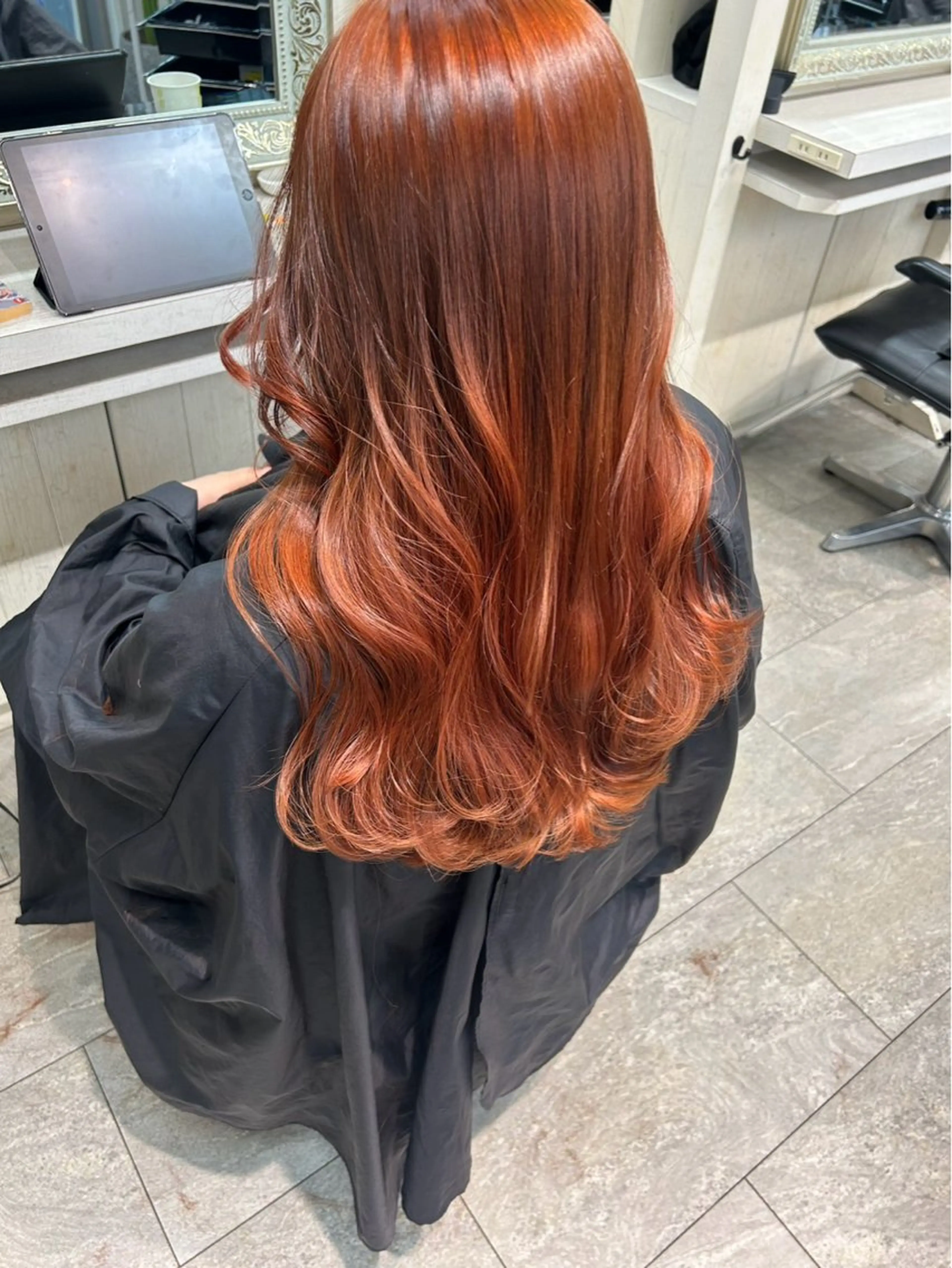 ロング カラー オレンジ 平野 世菜のヘアスタイル