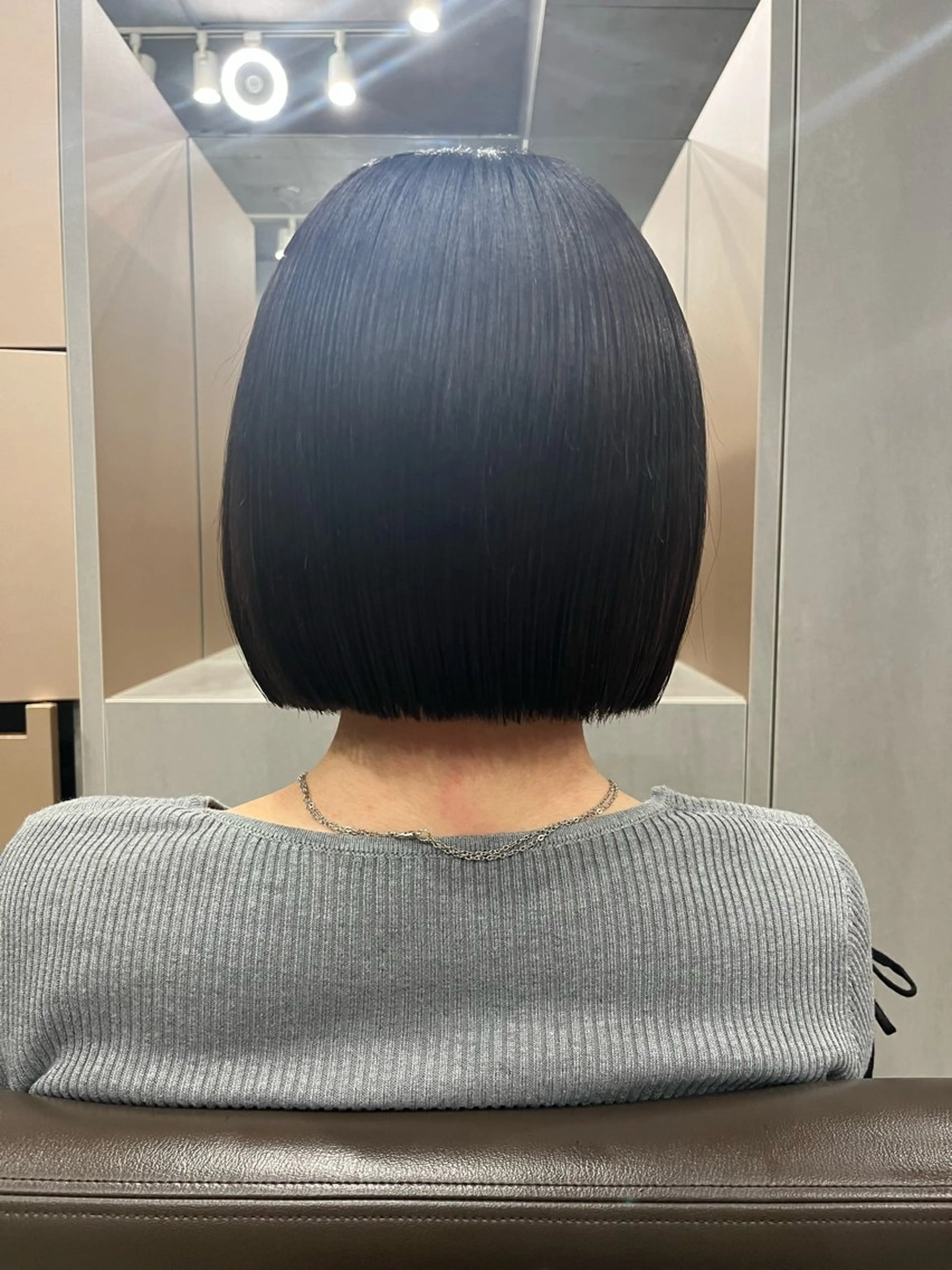 ミディアム 曲がる縮毛矯正 センターパートのヘアスタイル