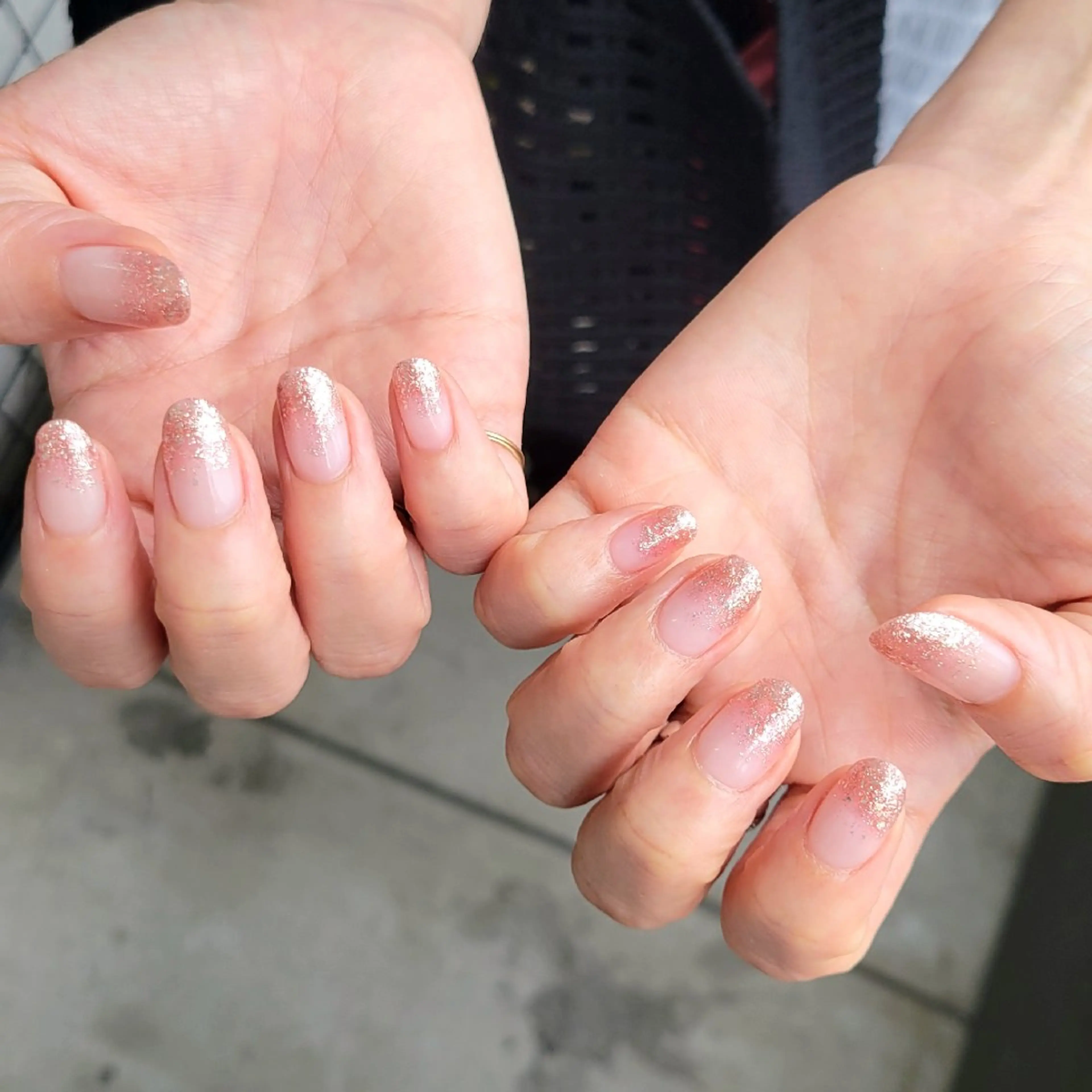 ネイル ゴールド グラデーション ラメ(グリッター) ラメグラデーション ピンク ハンドネイル Natsumi 🦊  Nailのネイルデザイン