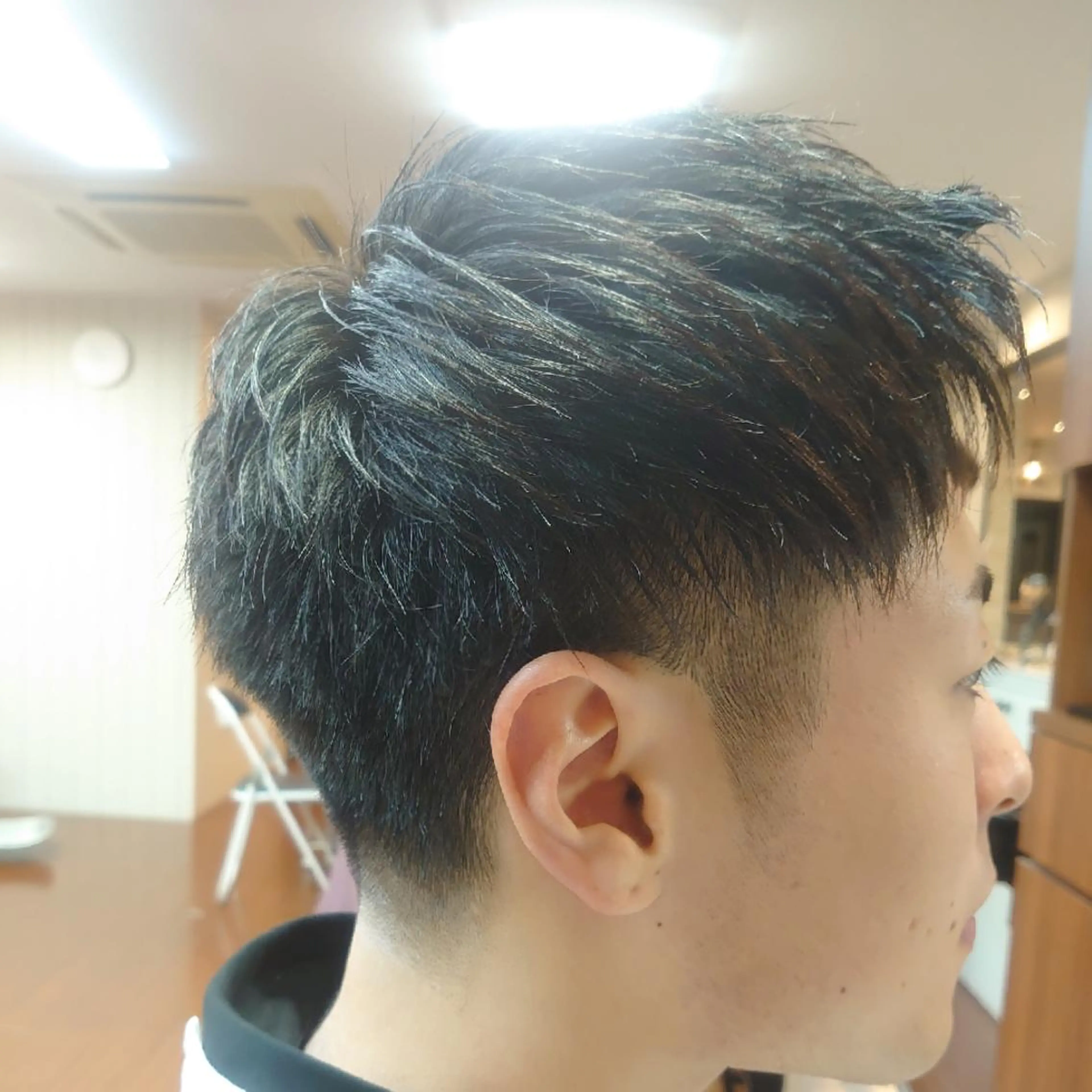 ショート メンズ アップバング ツーブロック 刈り上げ 細谷 華挑のヘアスタイル