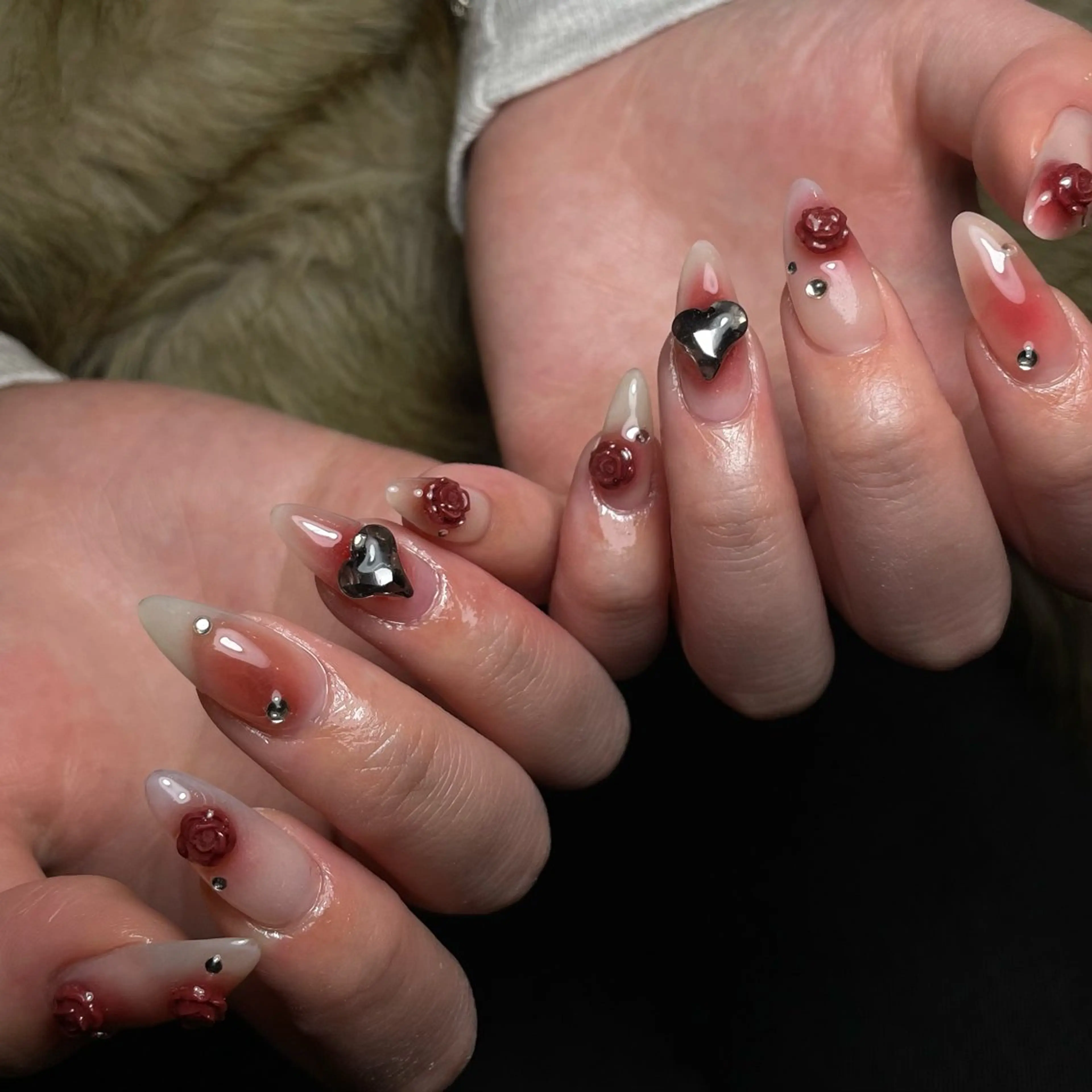 ネイル チークネイル 赤色 ハンドネイル lillion🌙 anのネイルデザイン