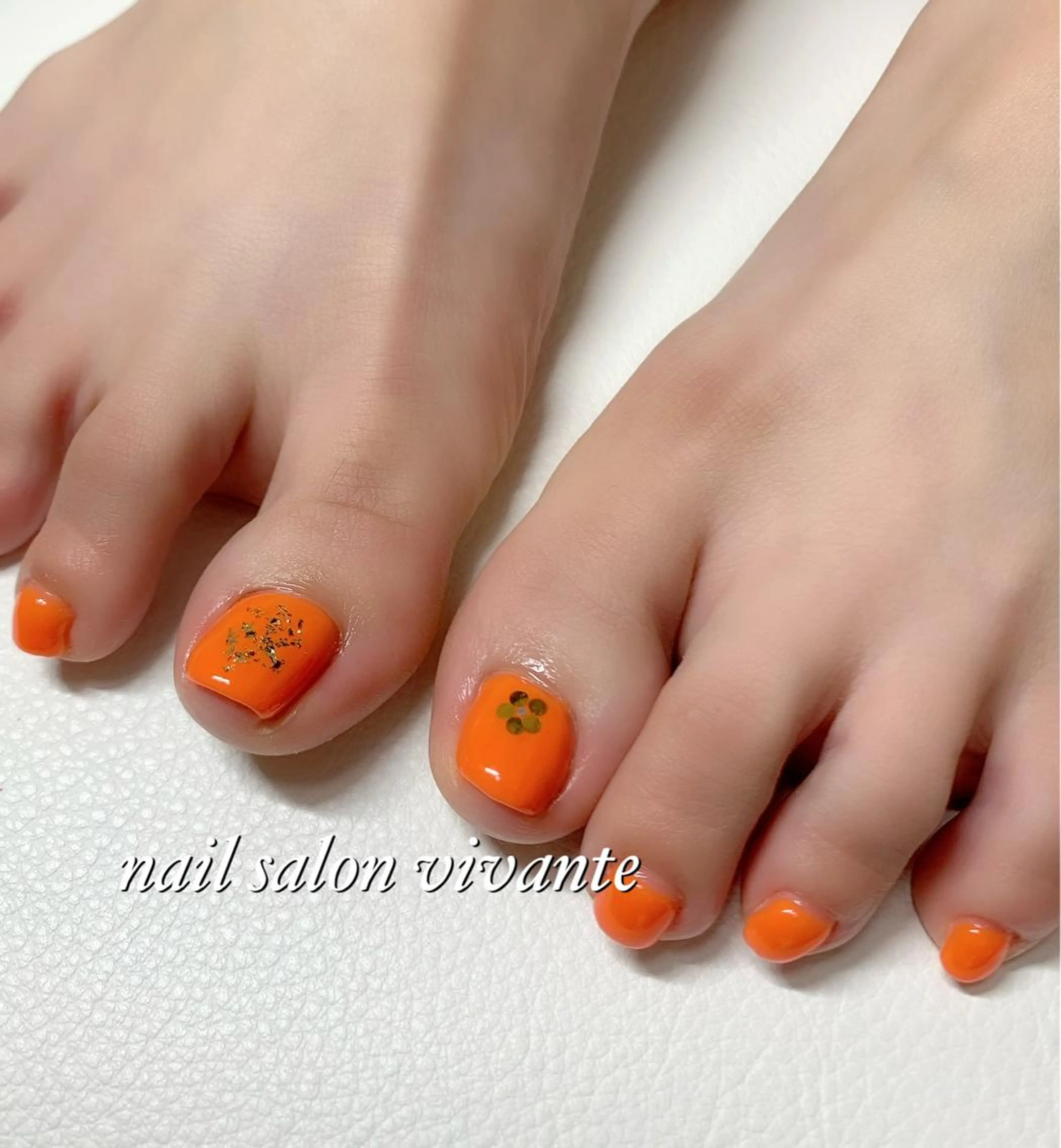 ネイル フットネイル ゴールド オレンジ nail salon vivante所属・nail salon vivanteのネイルデザイン