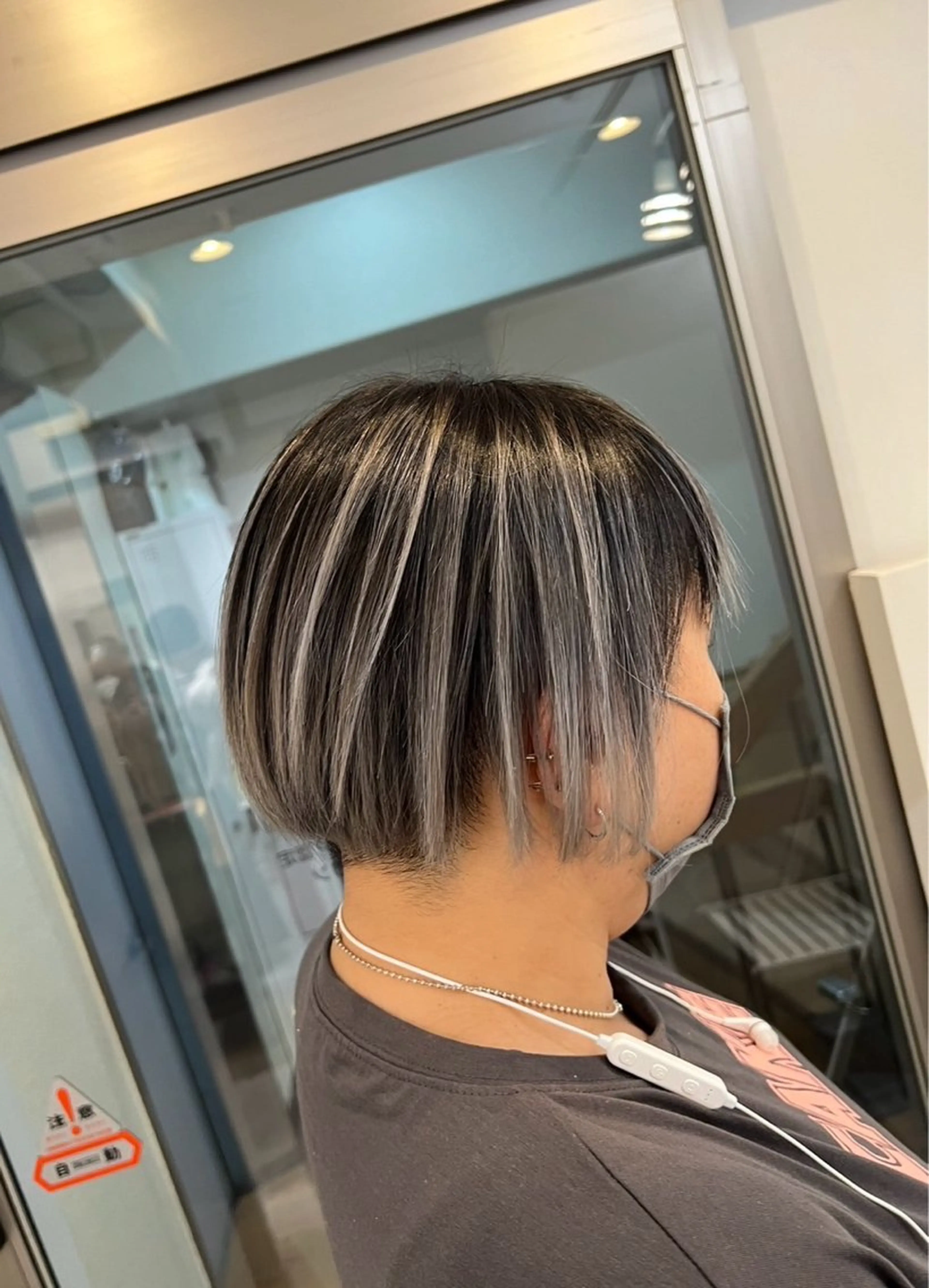 ショート カラー バレイヤージュ シルバー ホワイトシルバー レイヤーカット ヘアカラー トリートメント 指名数No.1 /NAOYAのヘアスタイル