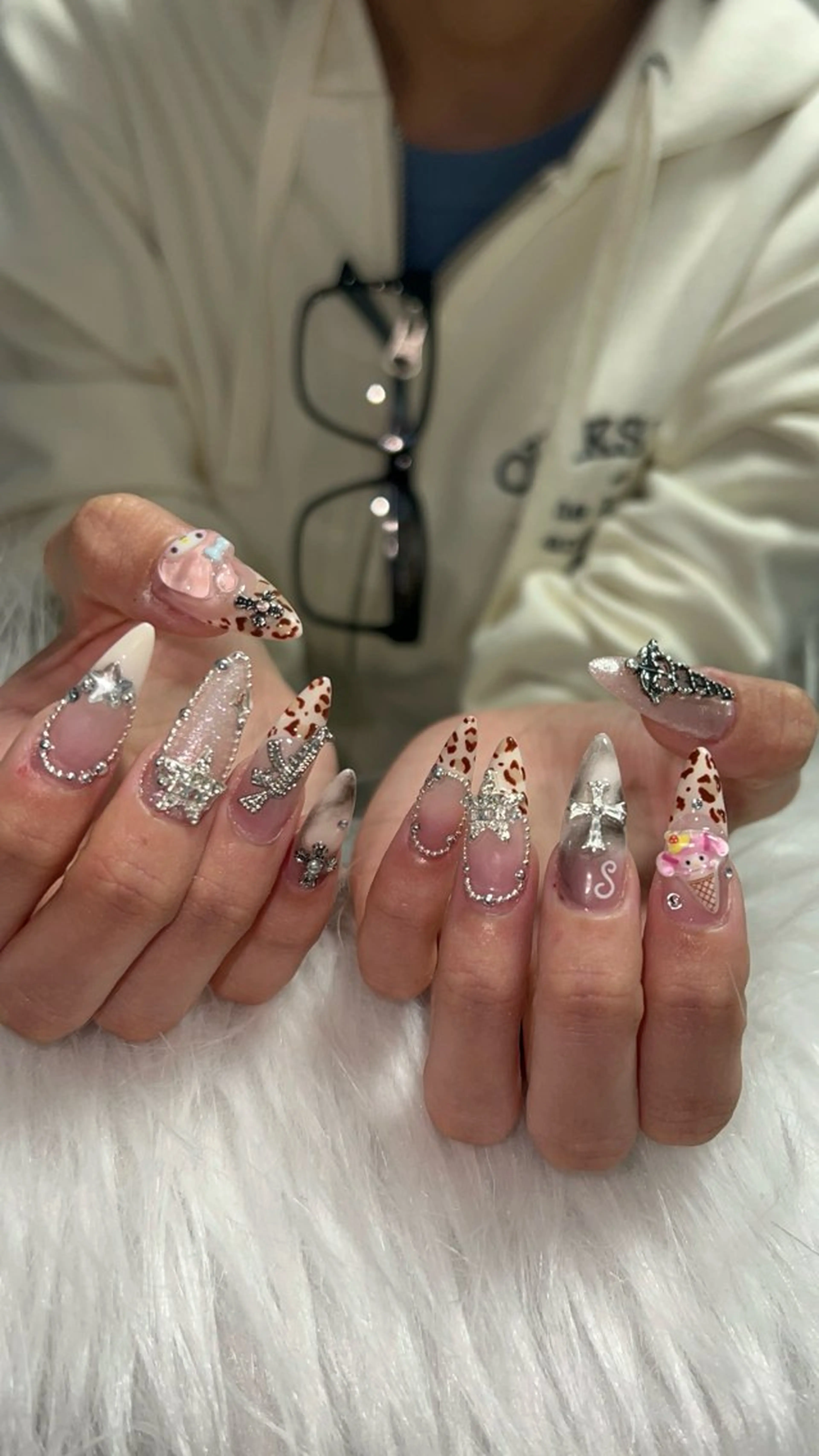 ネイル オーロラネイル クリアネイル フラッシュネイル ジェルネイル グラデーション ハンドネイル Amee Nail Salonのネイルデザイン