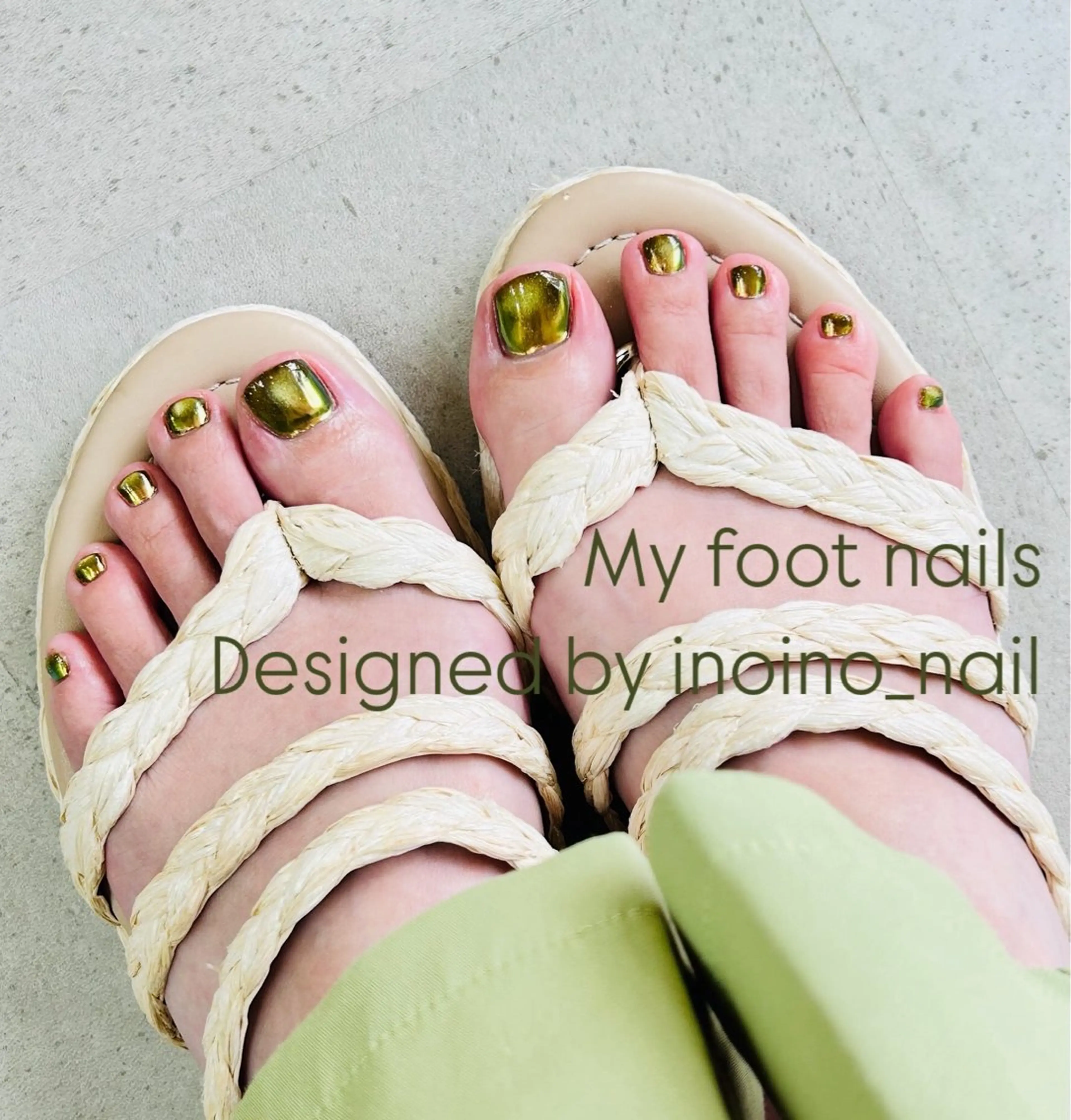 ネイル ミラーネイル 透灯 TOUTOU 🪄のネイルデザイン