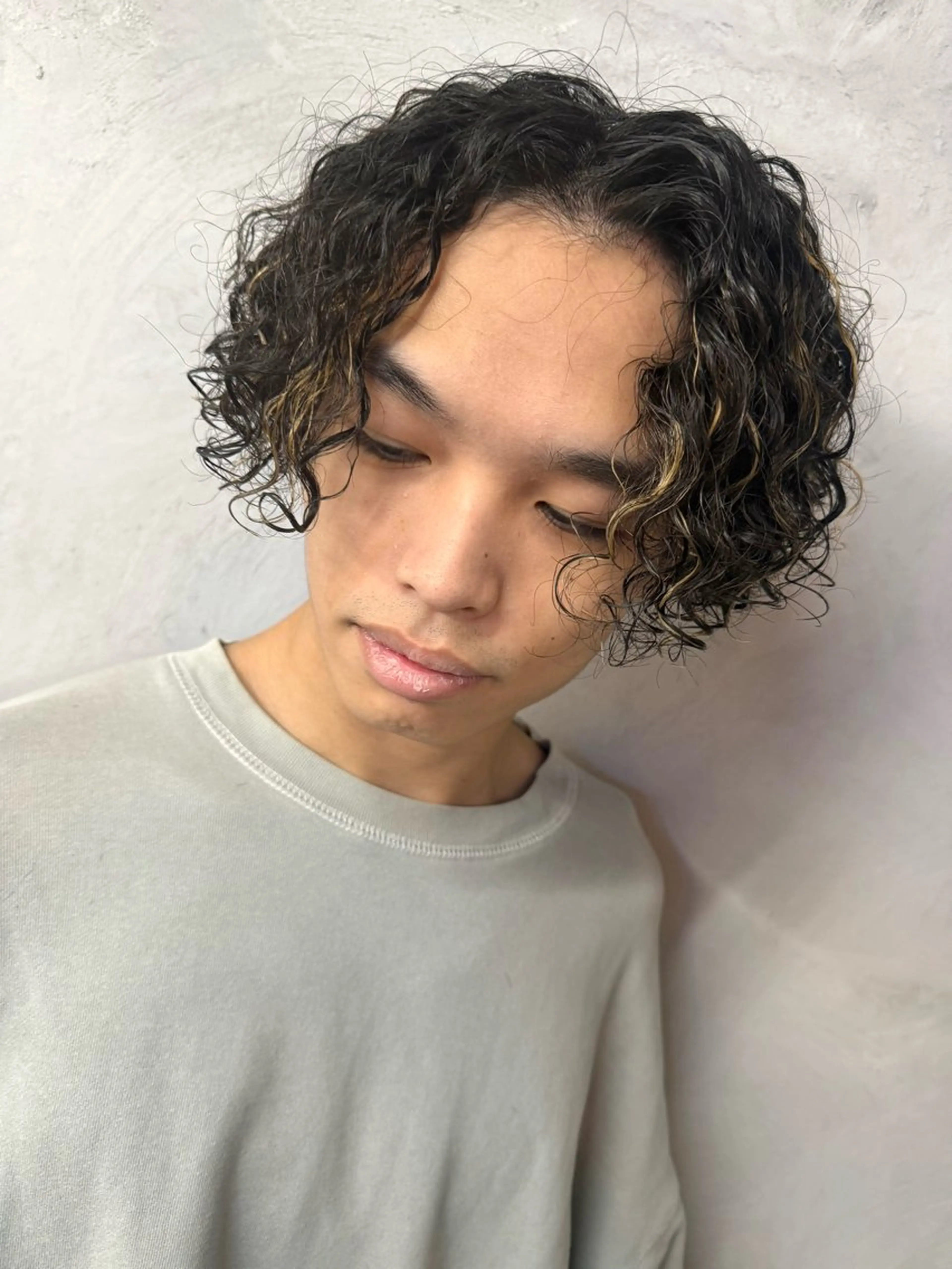 メンズ センターパート メンズパーマ カット パーマ トリートメント 沖縄メンズパーマ/ TSUME🌈のヘアスタイル