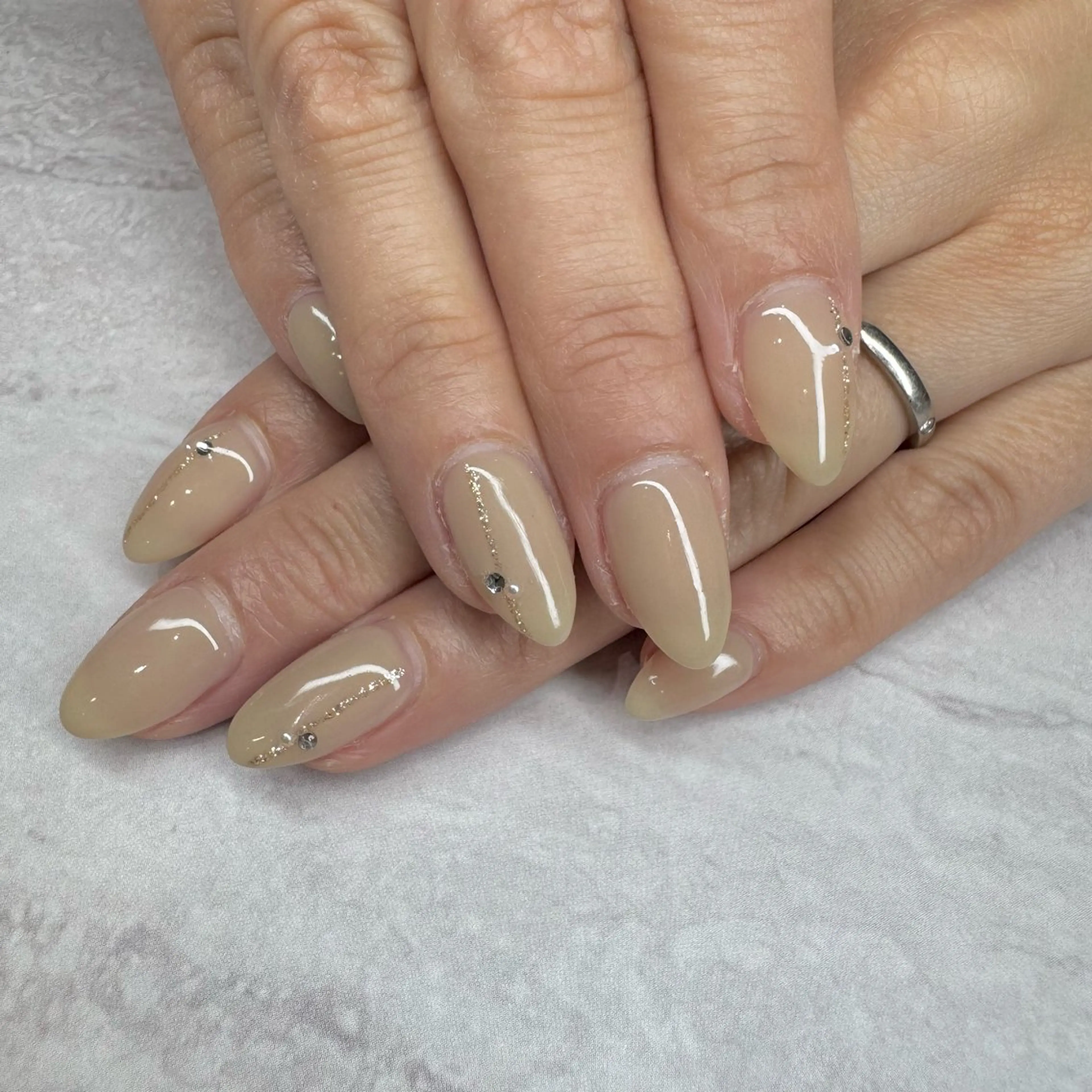 ネイル ハンドネイル HARELU北名古屋店所属・ネイリスト Mahoのネイルデザイン