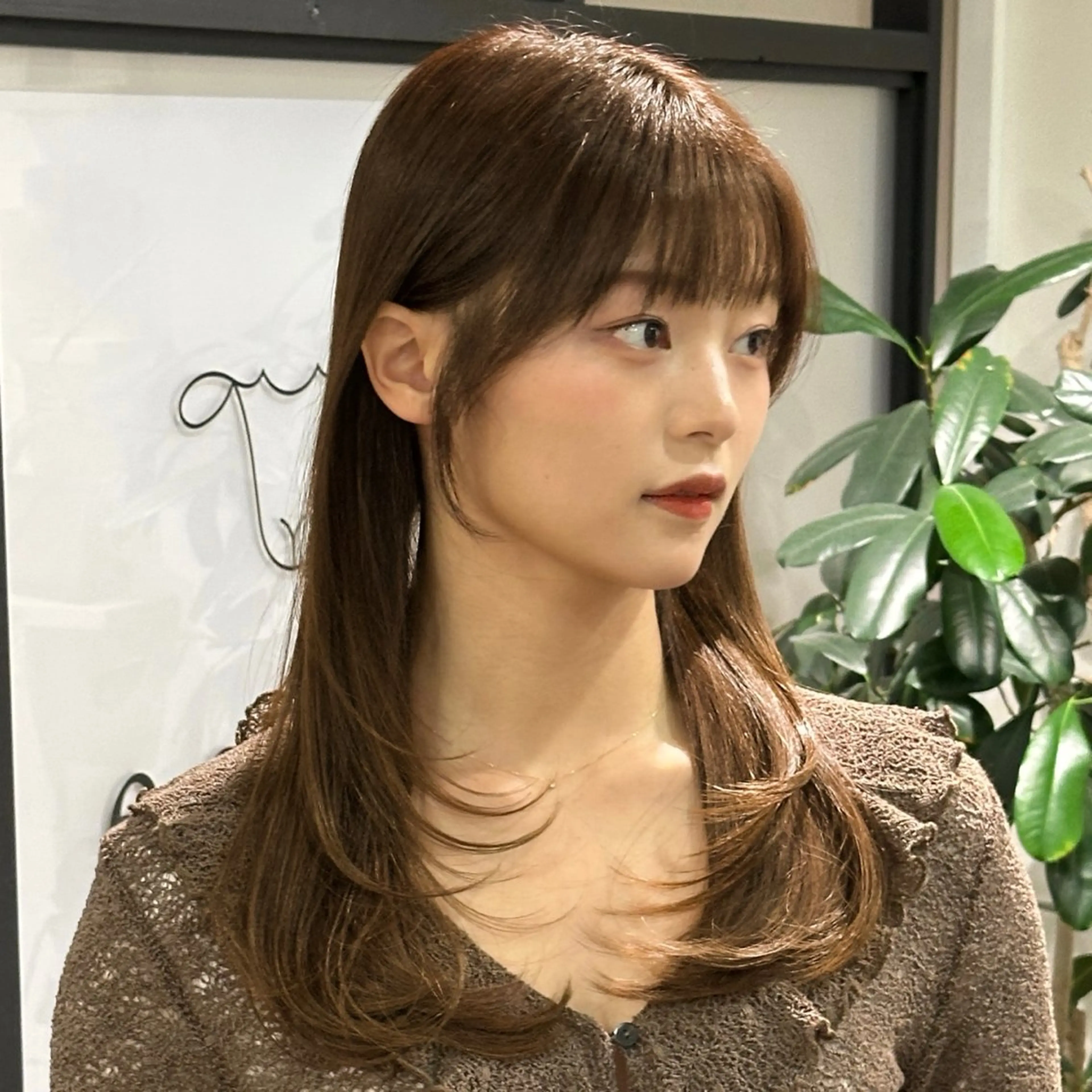 セミロング カラー レイヤーカット カット ヘアカラー トリートメント マエダルイ🌐 レイヤースタイルのヘアスタイル