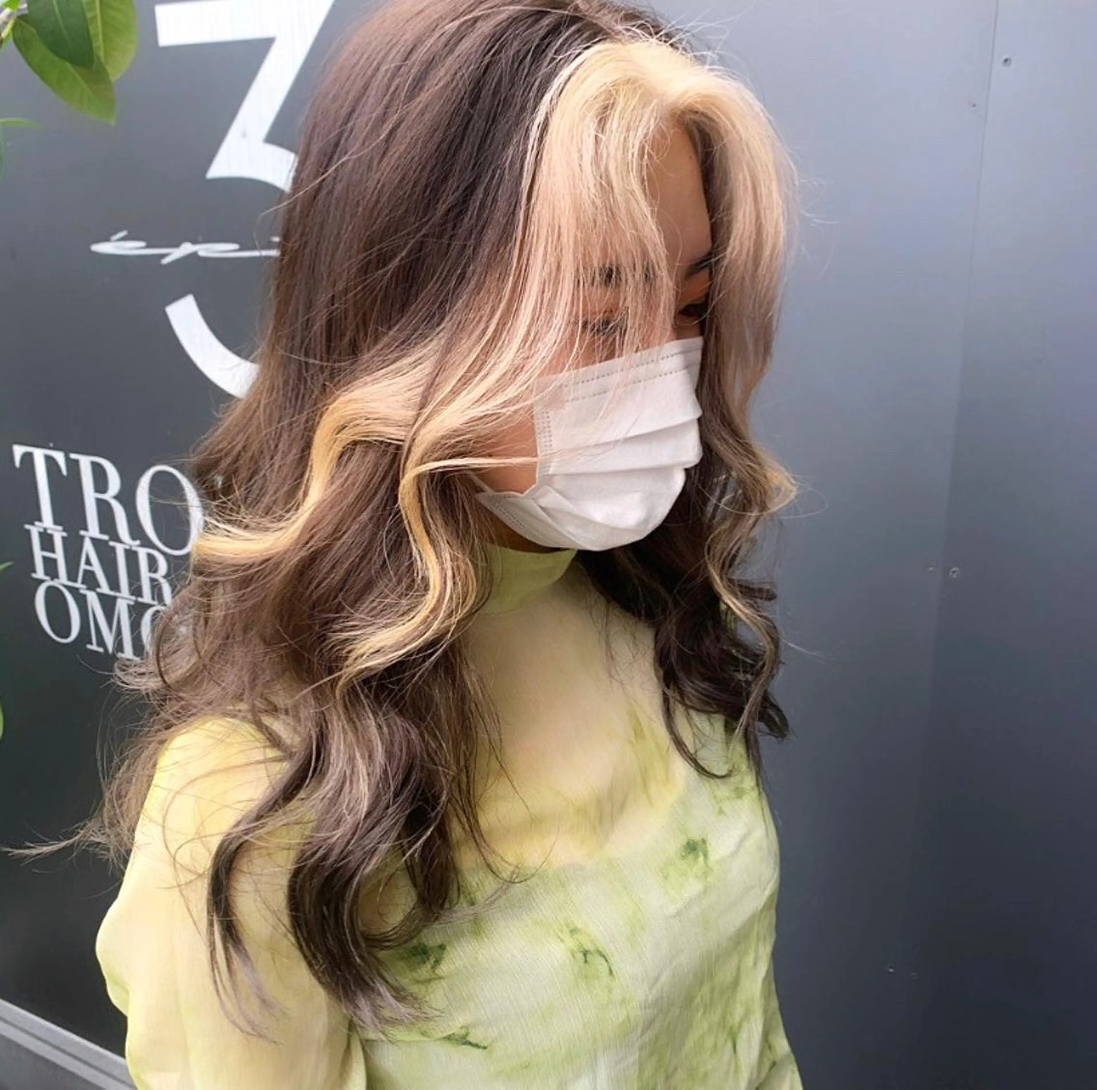 ロング 淡いハイトーンカラー レイヤーカットゆうかのヘアスタイル