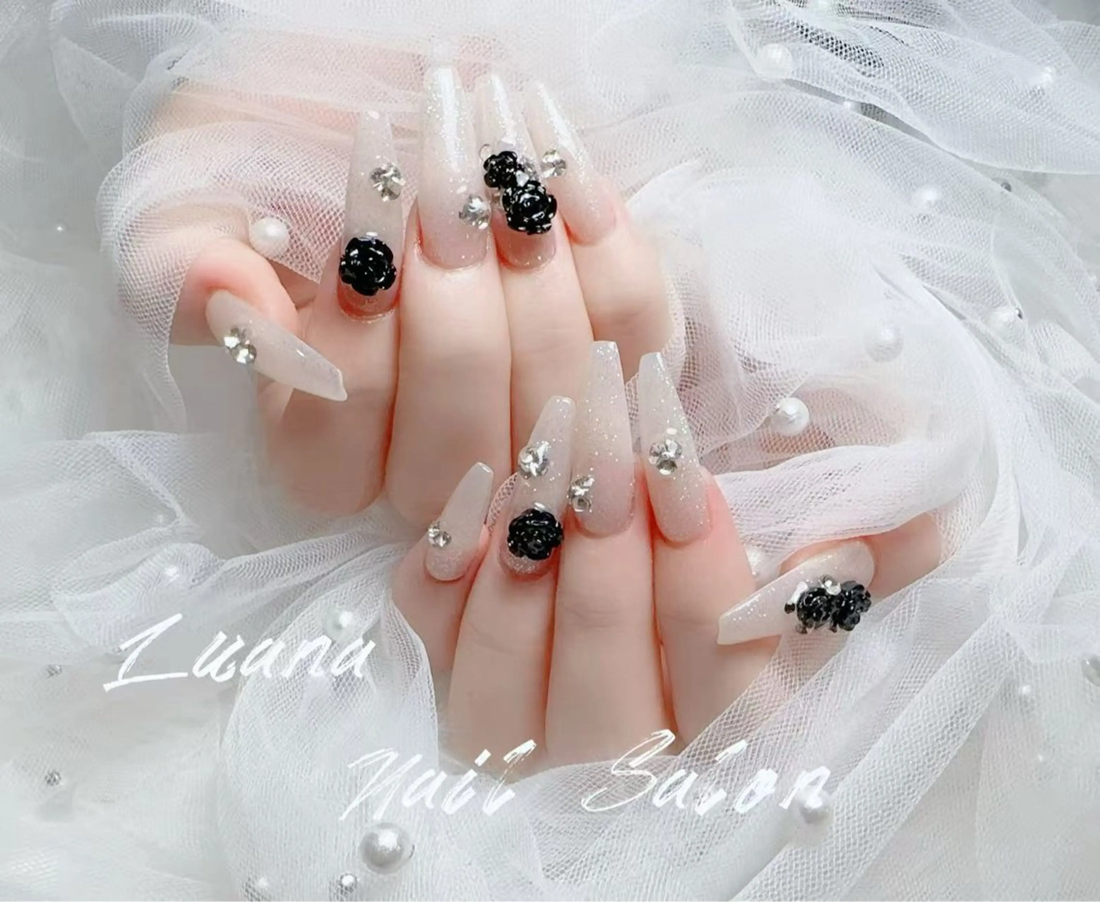 ネイル フラッシュネイル フレンチネイル 韓国ネイル ロングネイル マグネットネイル ハンドネイル ルアナネイル サロンのネイルデザイン