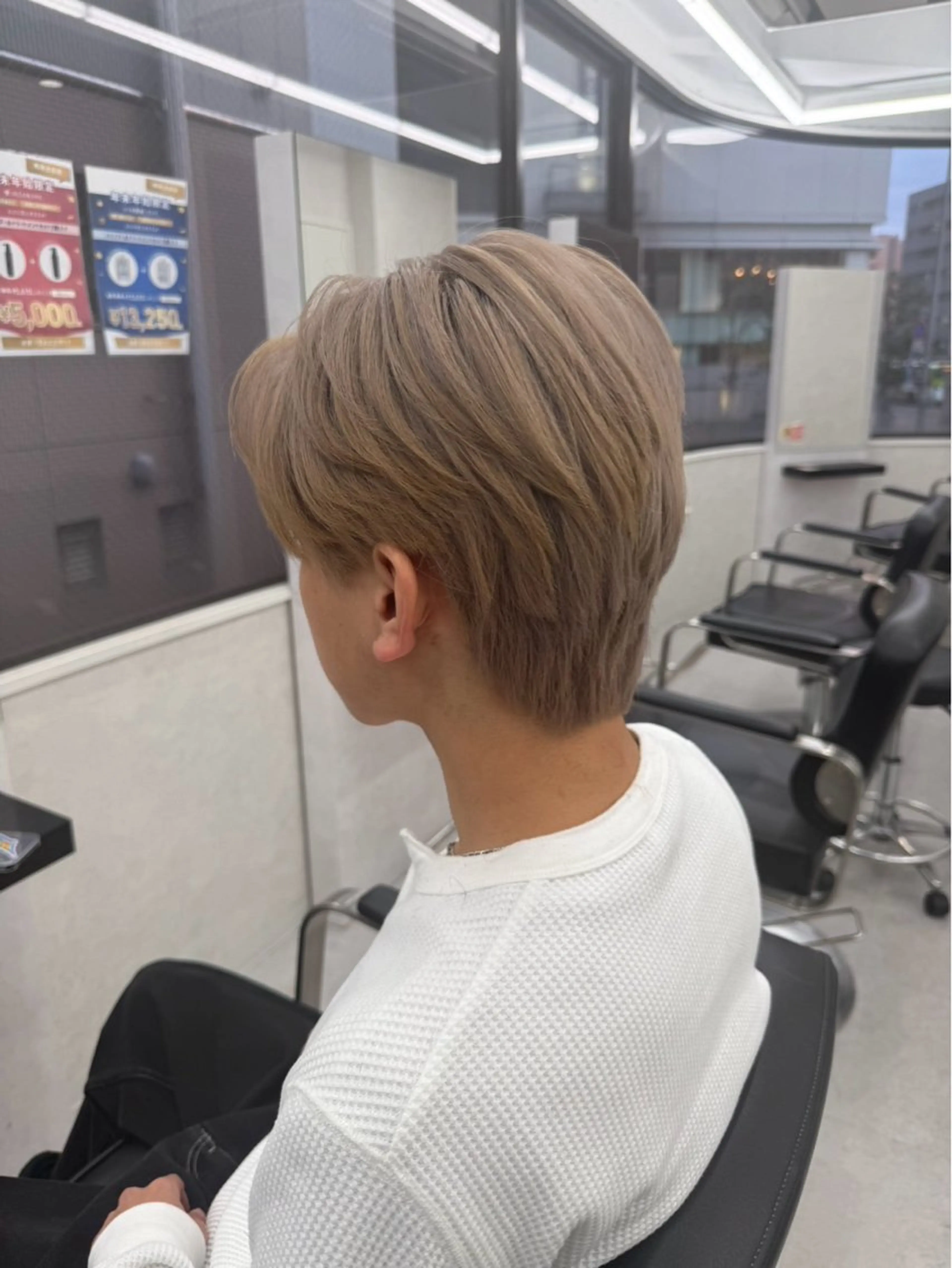 カラー メンズ メンズブリーチ メンズハイトーン ベージュカラー ブリーチ 透明感カラー 🧸メンズ眉毛🧸 メンズサロン　浦和の眉毛・アイブロウイメージ