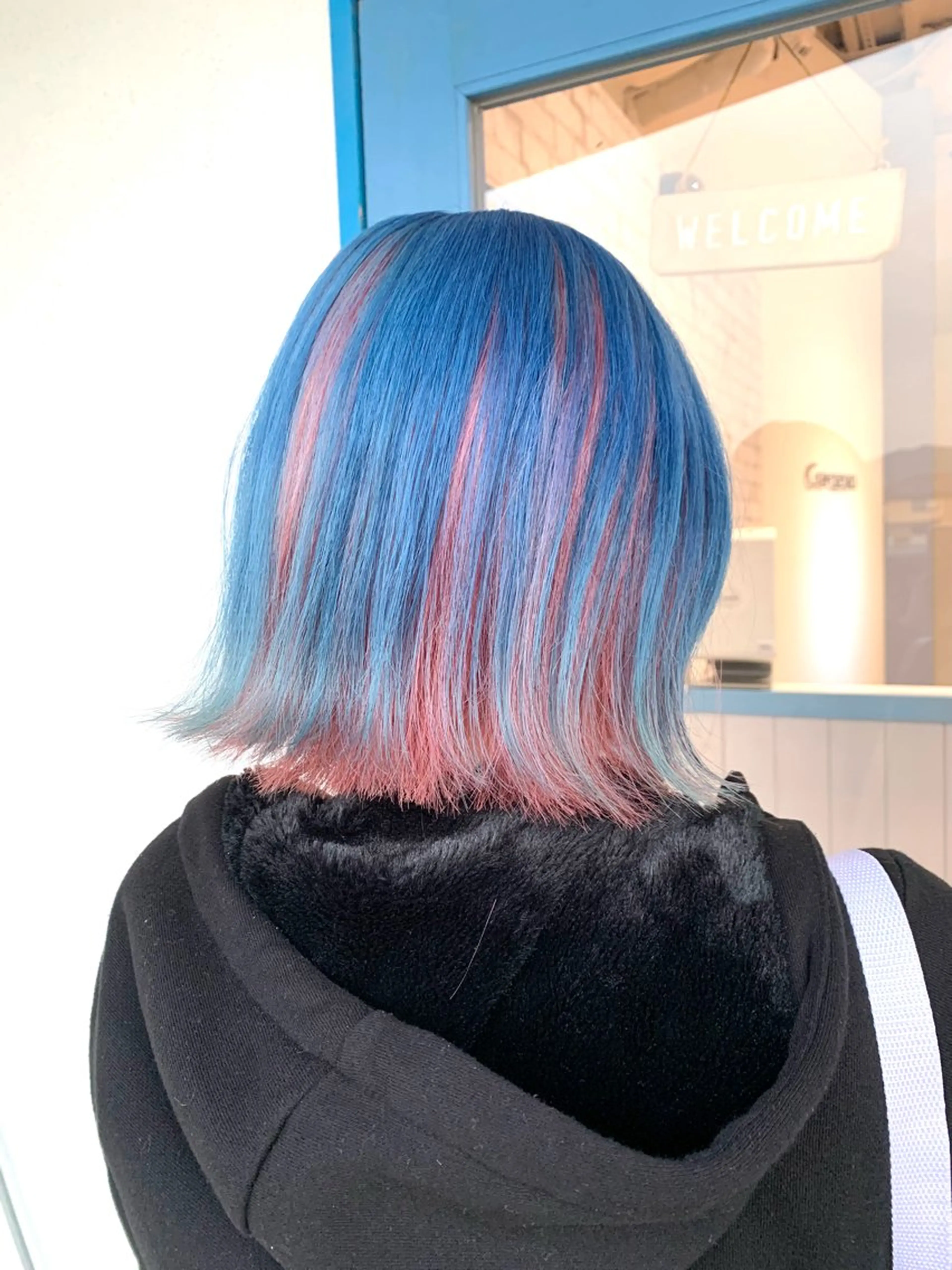 ミディアム カラー 辻川 真央のヘアスタイル