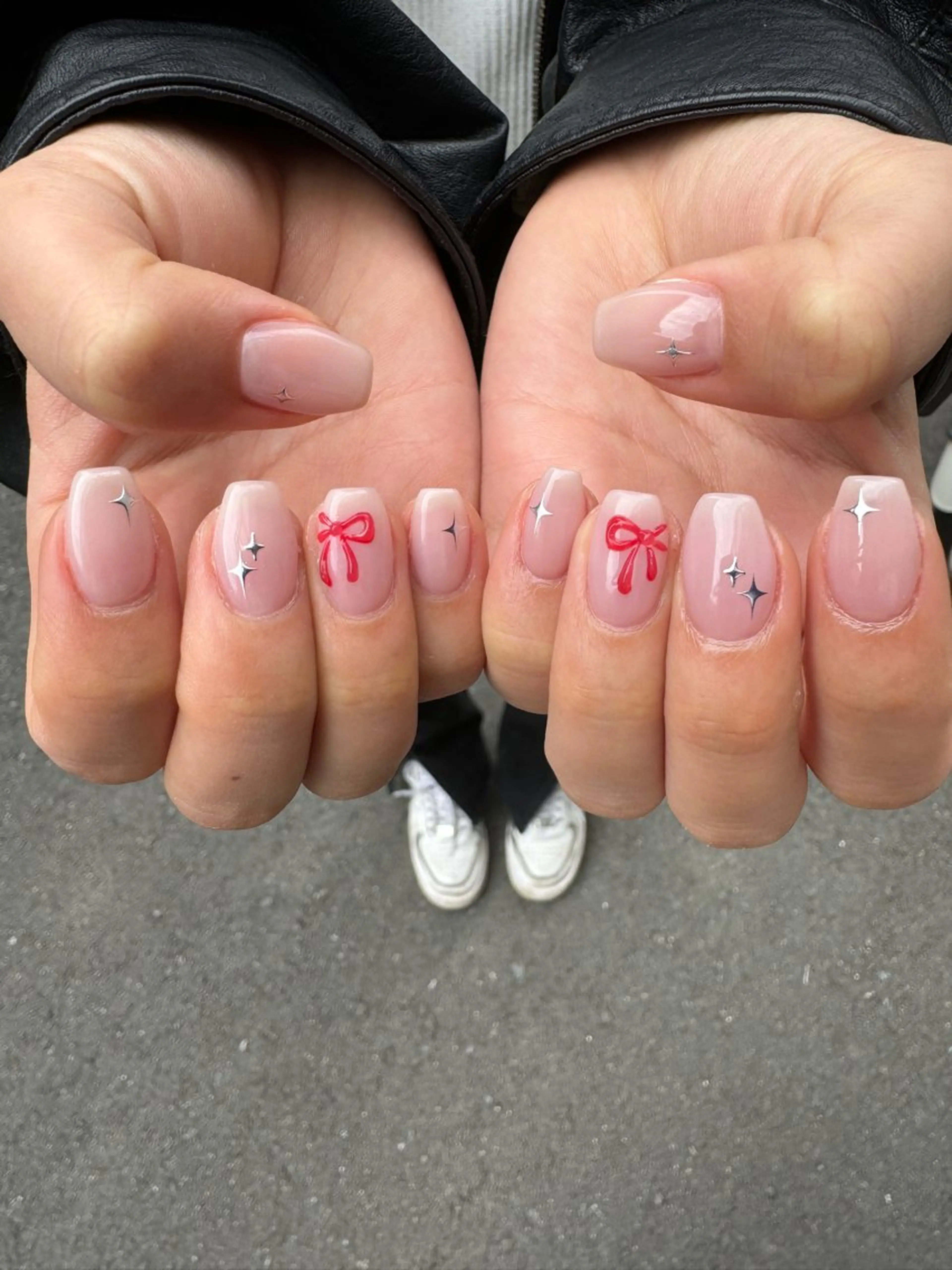 ネイル グラデーション キラキラネイル オフィスネイル リボン シンプルネイル MH_ Nailのネイルデザイン