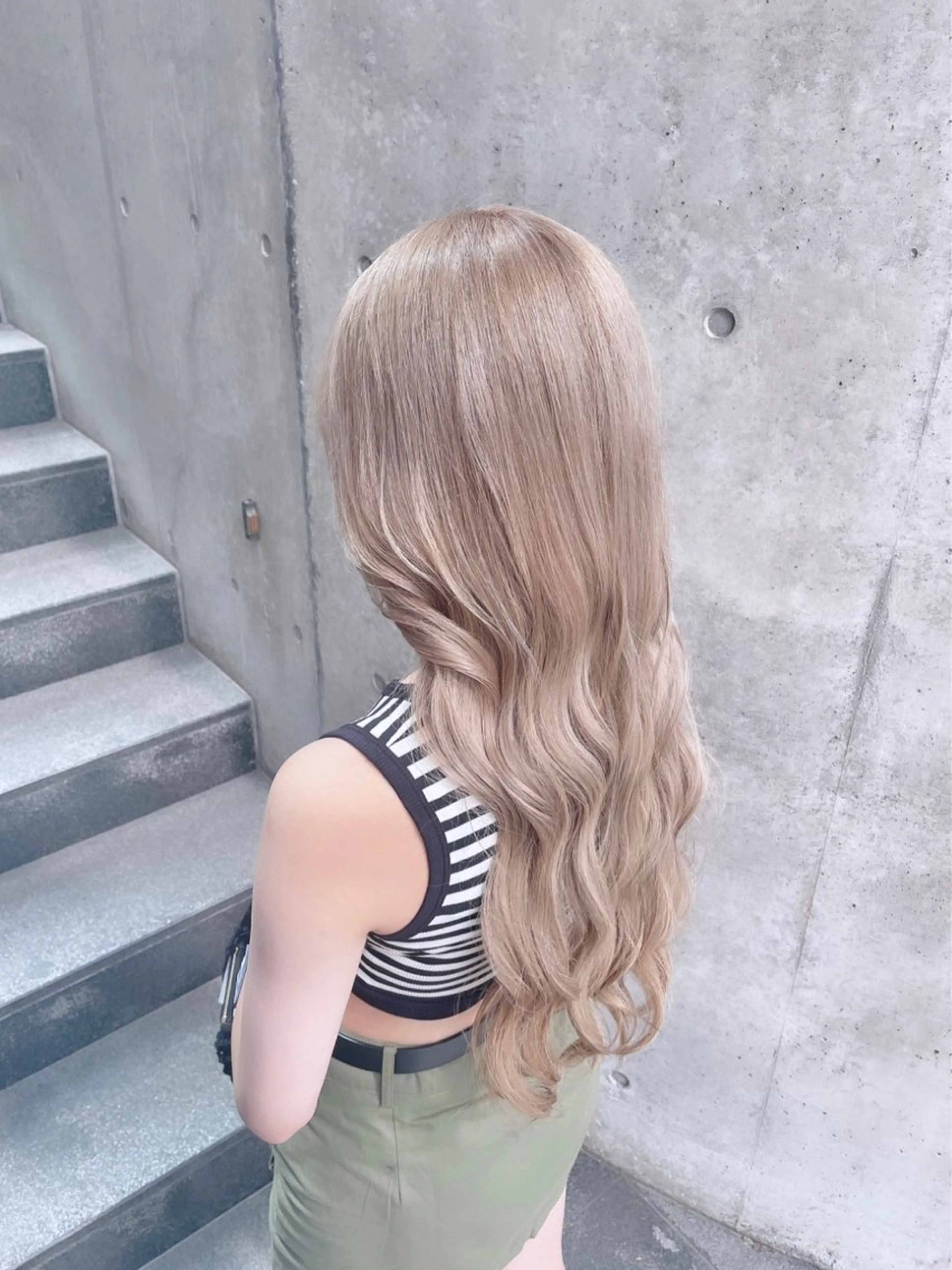 ロング ヘアカラー 西山祐生/ハイトーン /ケアブリーチ/艶髪のヘアスタイル