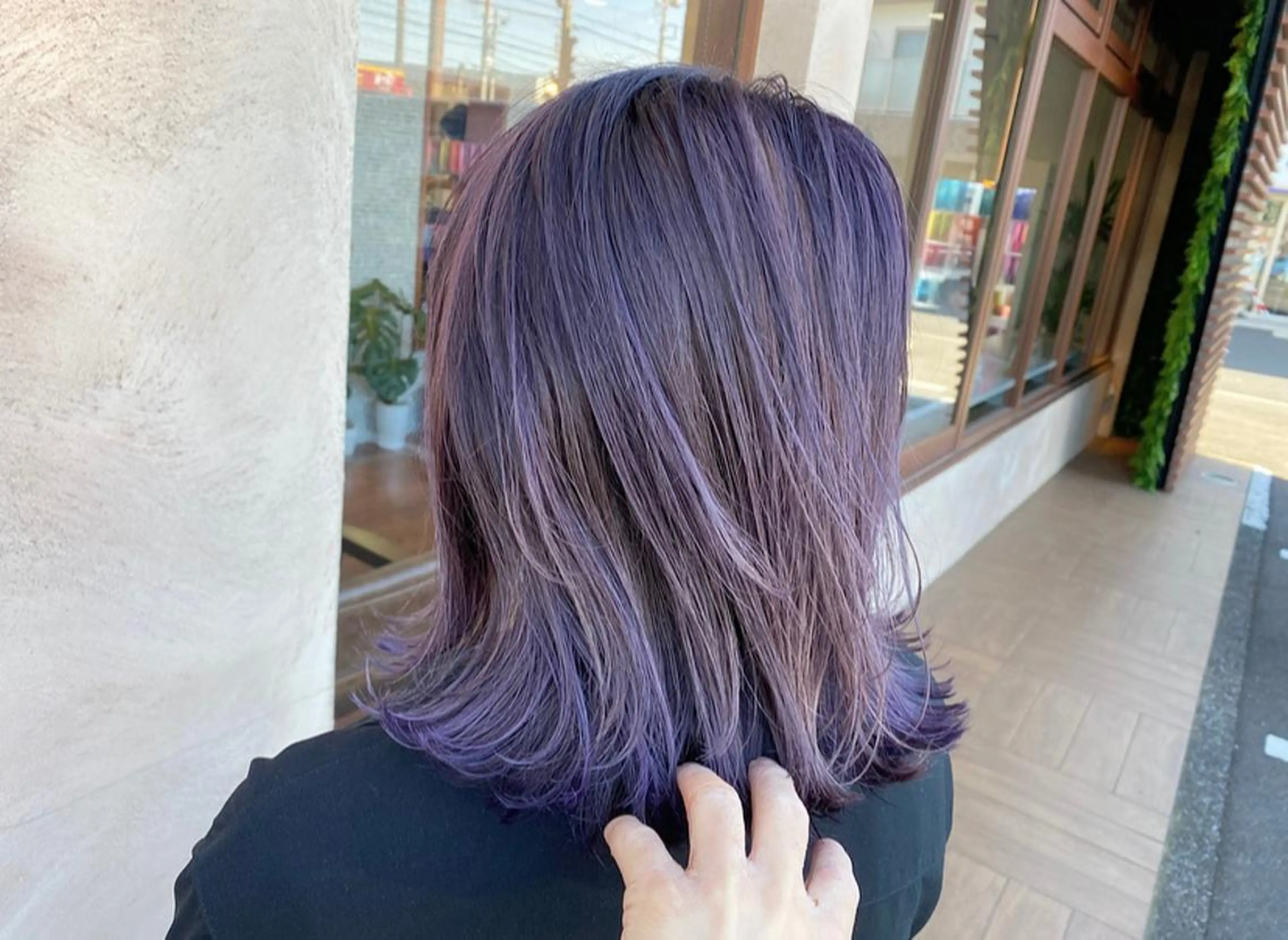 ミディアム カラー 切りっぱなしボブ アッシュ ブリーチ グレージュ ラベンダーカラー カット ヘアカラー トリートメント 鈴木 翔梧のヘアスタイル