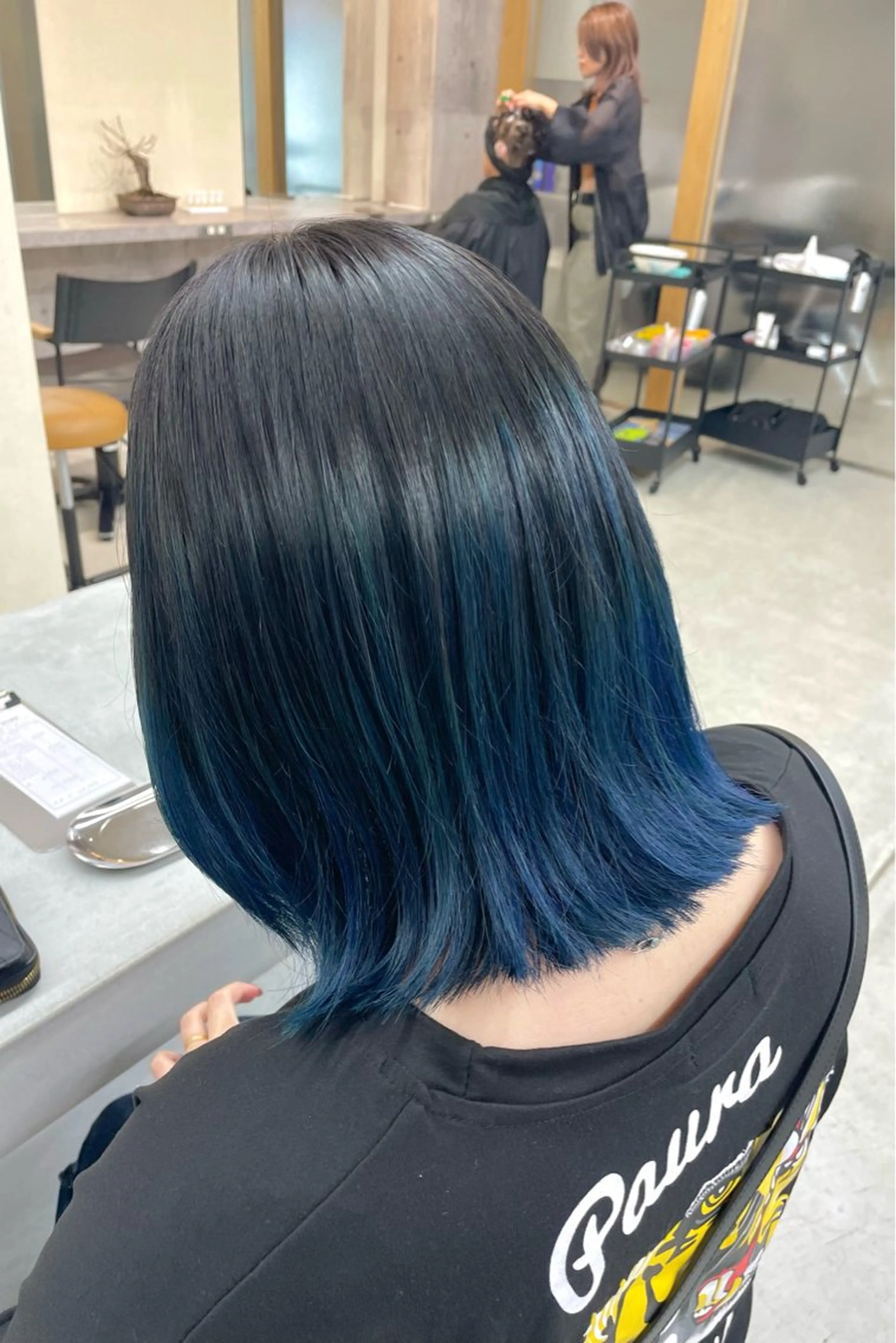 ミディアム カラー 黒髪 ブルーカラー グラデーションカラー 錦 茉李 @lm.mari03のヘアスタイル