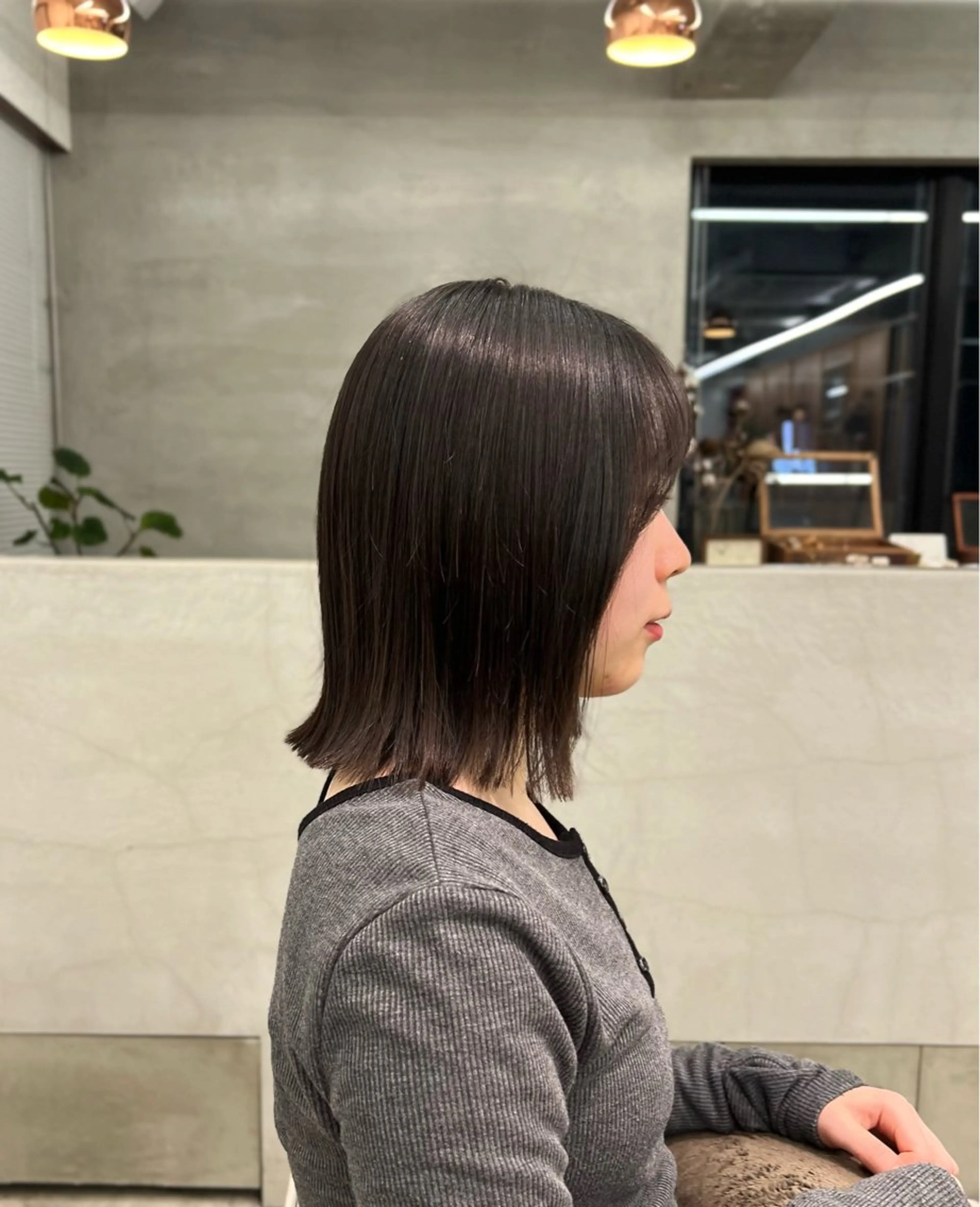 ミディアム 外ハネヘア ケアブリーチ/ ハイトーン/牧野のヘアスタイル