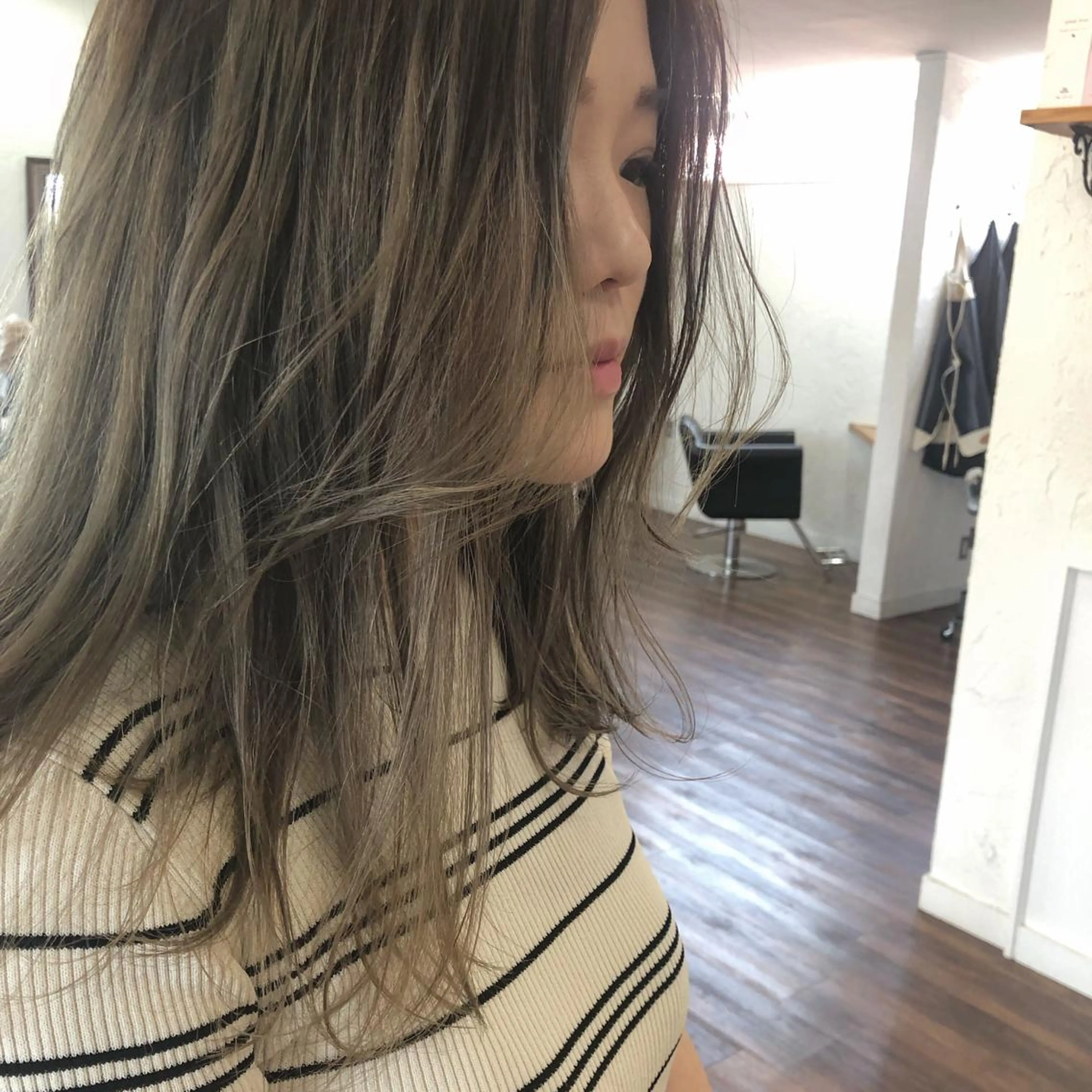 ロング カラー バレイヤージュ レイヤーカット カット ヘアカラー 縮毛矯正 トリートメント 江原 彩華のヘアスタイル