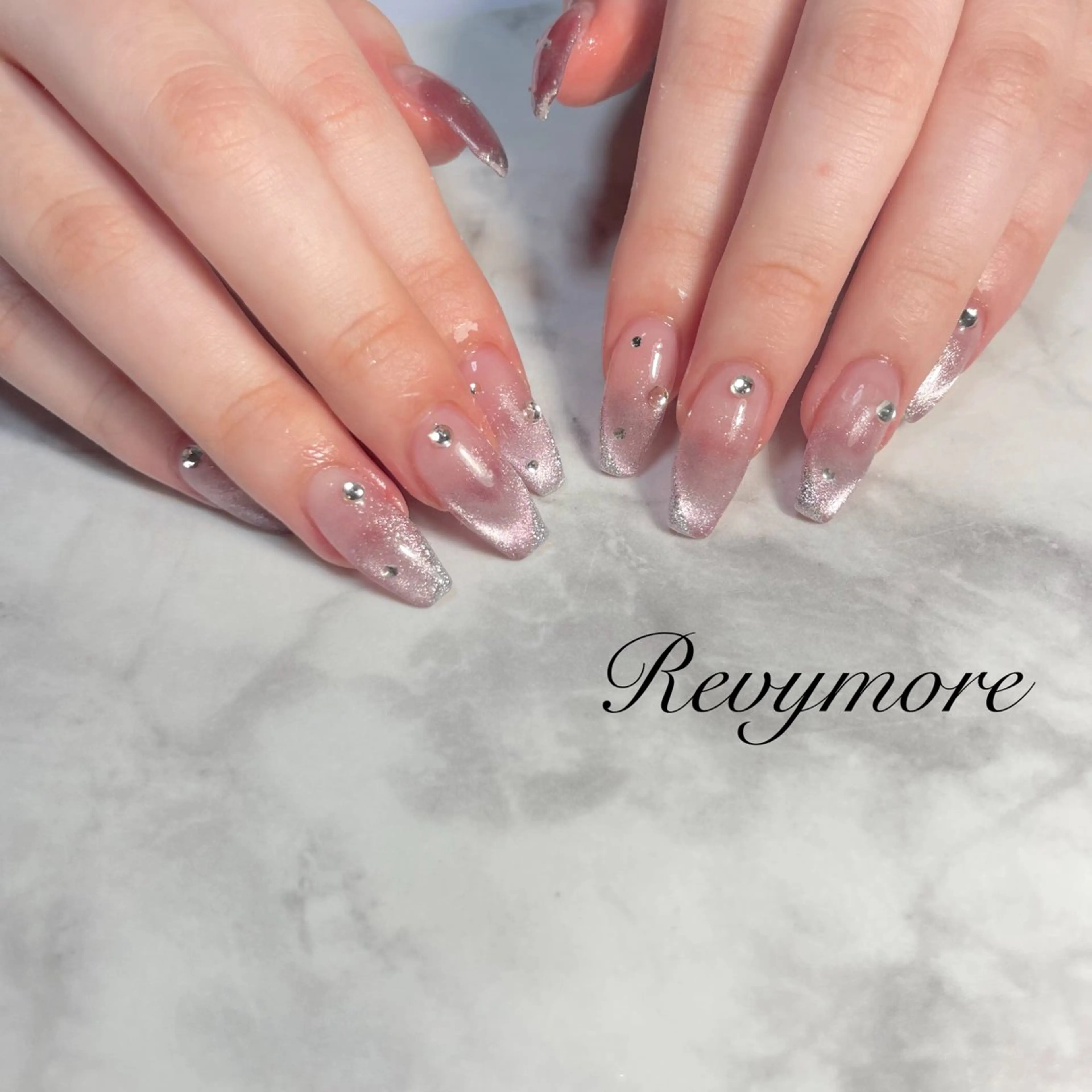 ネイル ジェルネイル グラデーション マグネットネイル ニュアンスネイル オフィスネイル nail salon Revymore所属・nail salon Revymoreのネイルデザイン